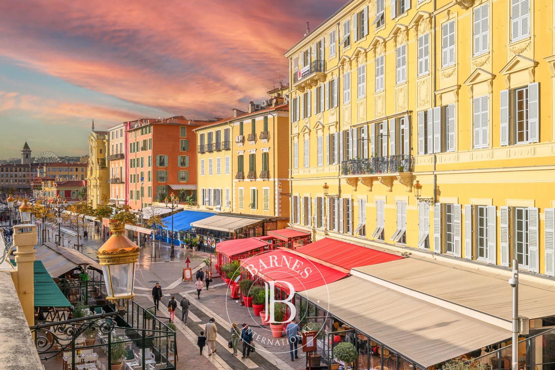 NICE – COURS SALEYA – 5-ROOM APARTMENT OF 130 M² – FULLY RENOVATED WITH HIGH-END FINISHES - picture 3