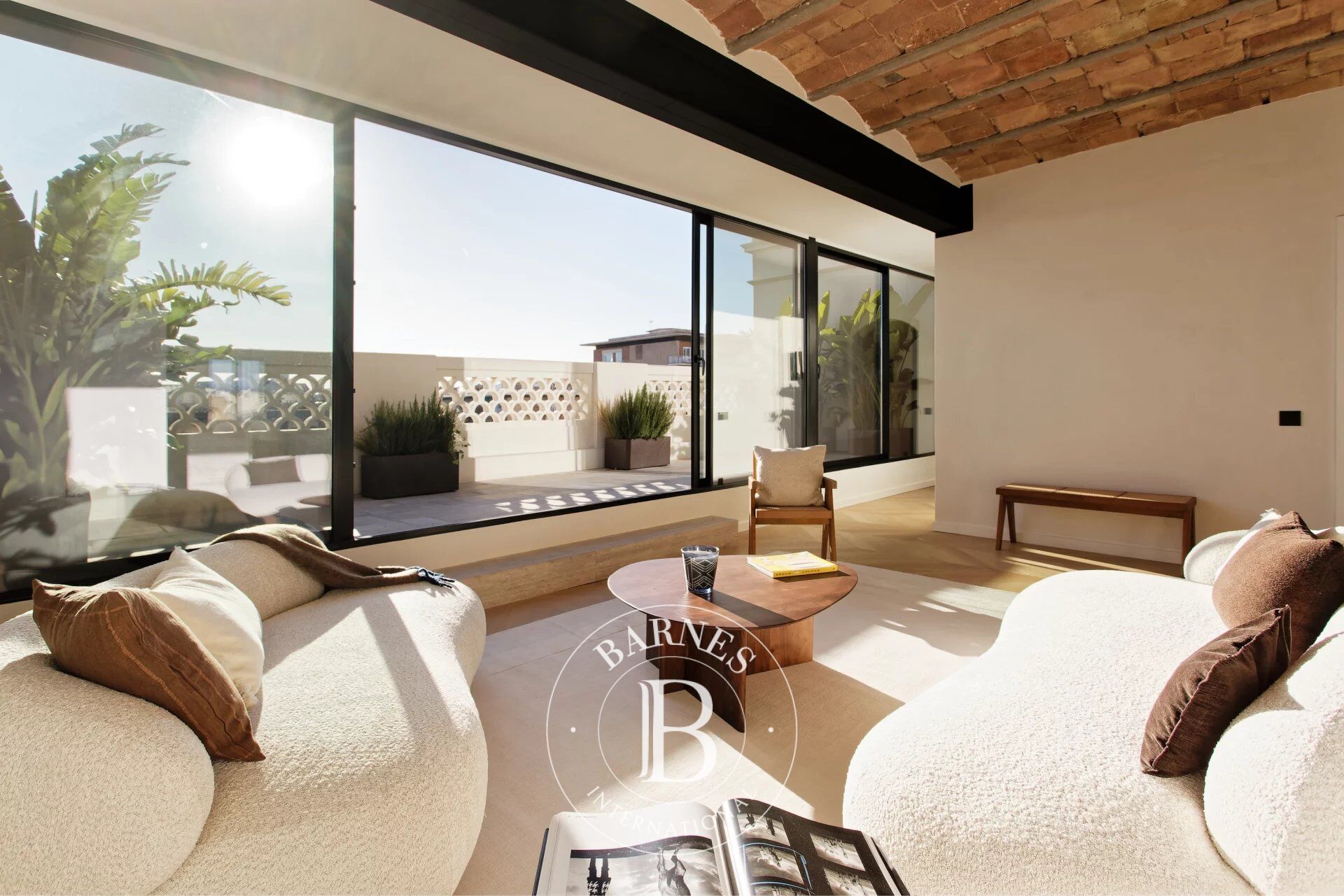 Superbe Penthouse Rénové de 4 Chambres avec Terrasse et Vues Panoramiques Imprenables dans l'Exclusif Eixample Droit - picture 3