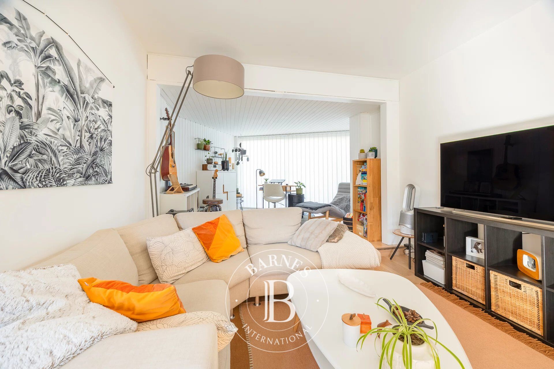 Exclusive listing - Le Chesnay - Pré Vert - Parly II residence - 1st-floor apartment in excellent condition - 90m² (969 sq ft) - 2 bedrooms - parking space - cellar - picture 2