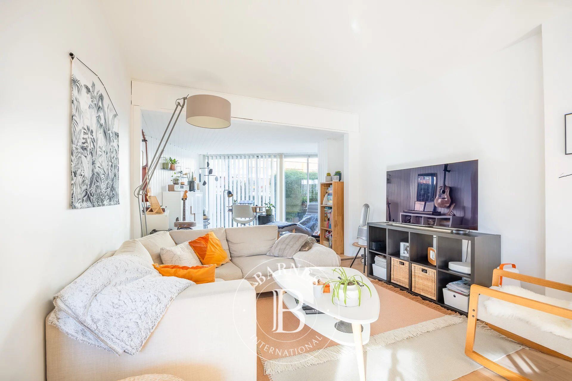 Exclusive listing - Le Chesnay - Pré Vert - Parly II residence - 1st-floor apartment in excellent condition - 90m² (969 sq ft) - 2 bedrooms - parking space - cellar - picture 3