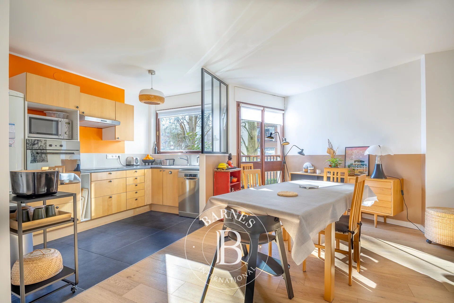 Exclusive listing - Le Chesnay - Pré Vert - Parly II residence - 1st-floor apartment in excellent condition - 90m² (969 sq ft) - 2 bedrooms - parking space - cellar - picture 1