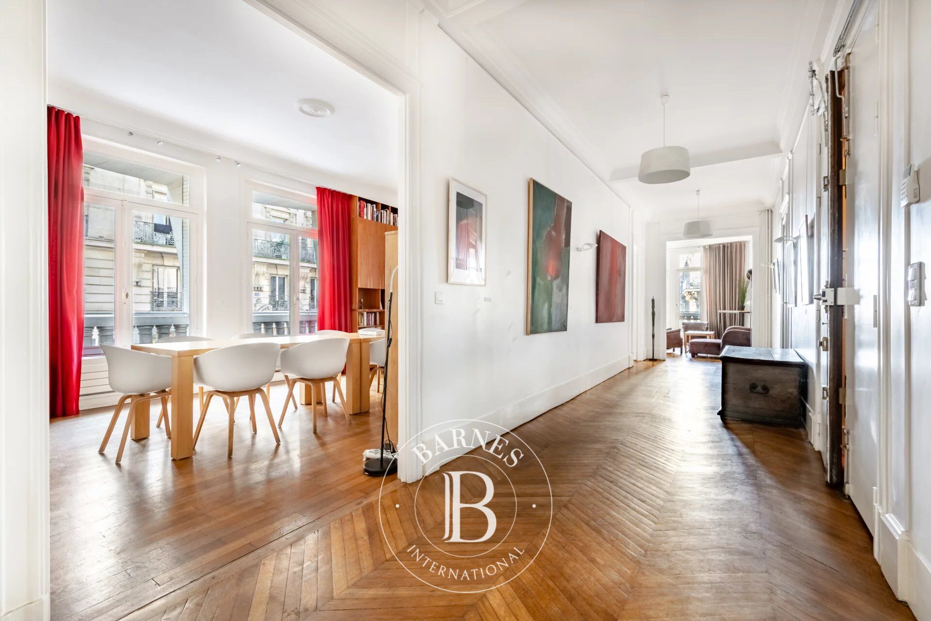 Paris 8 - Faubourg Saint Honoré  Place des Ternes- Appartement avec vue dégagée-3 chambres. - picture 2