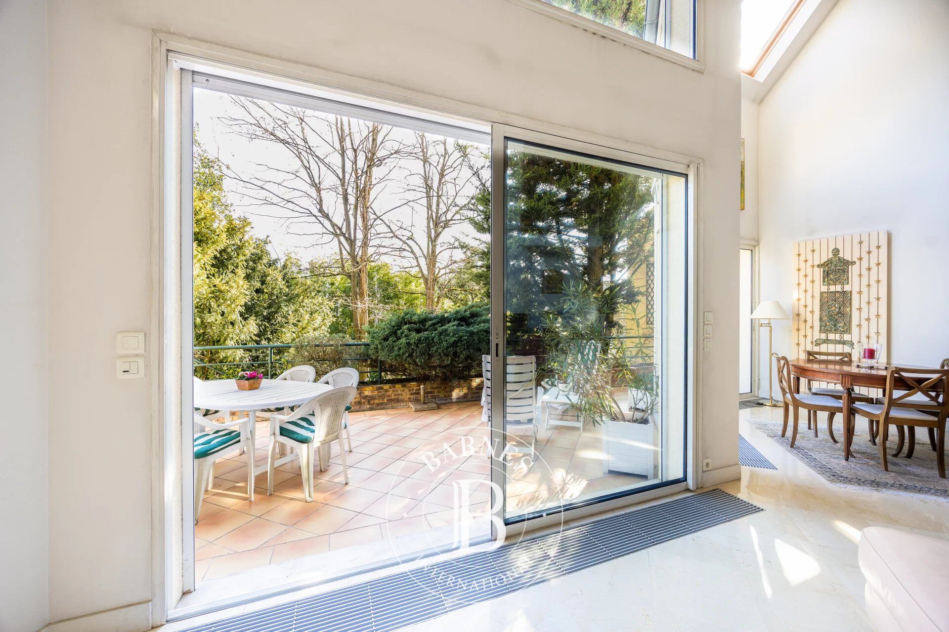 Custom-built family house - picture 2