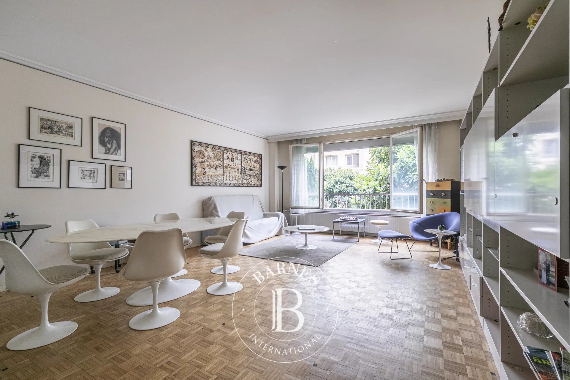 Paris 7 - Invalides - 2 bedrooms with balcony - picture 2