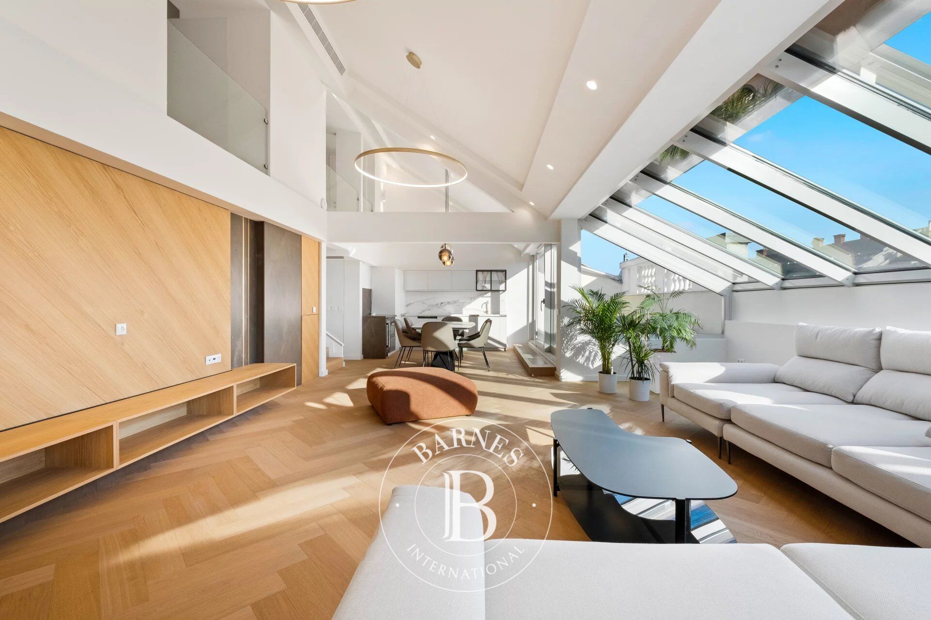 Panoramic duplex apartment on Andrássy Avenue, on top of an architectural gem - picture 1