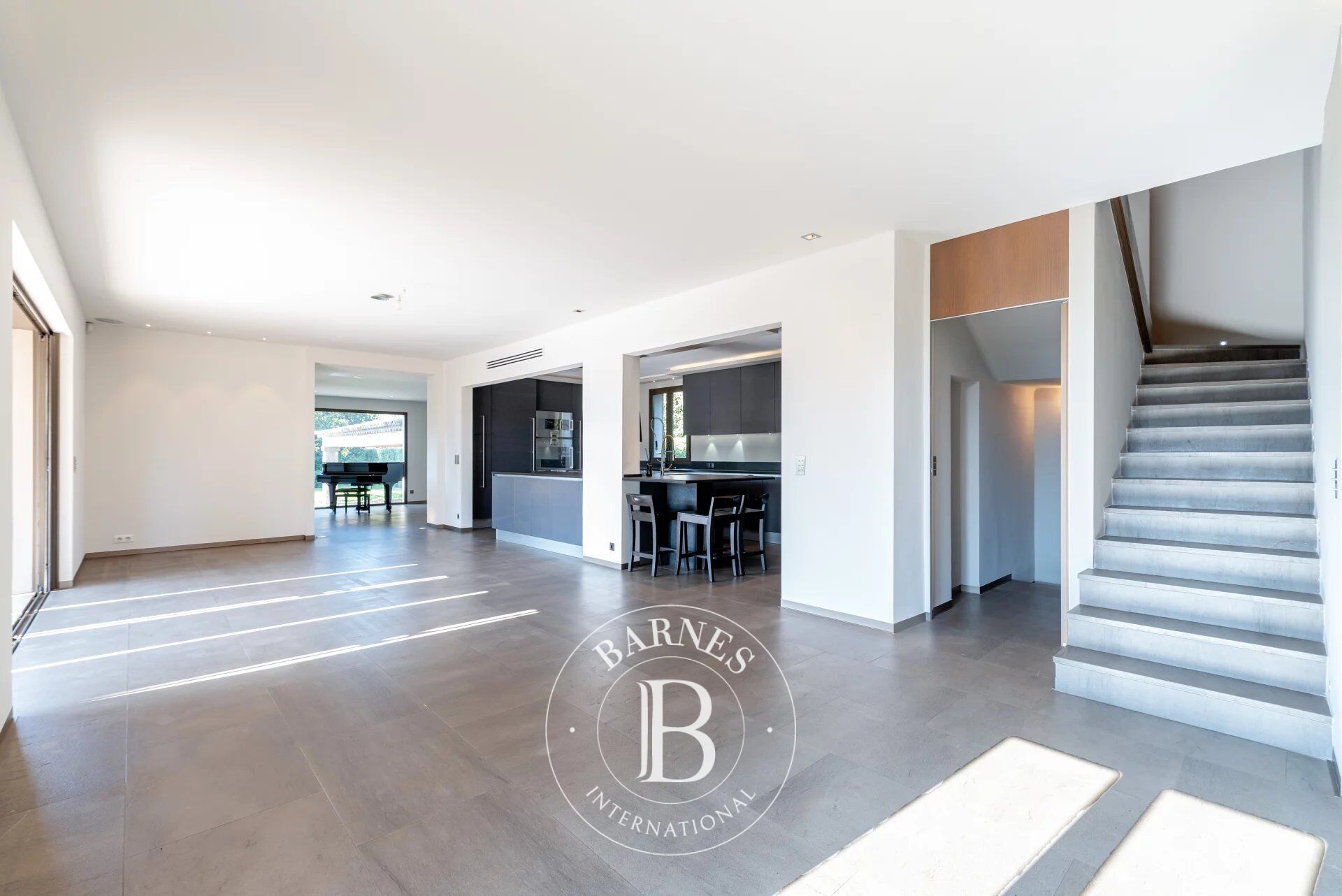 Ev Mougins - picture 8