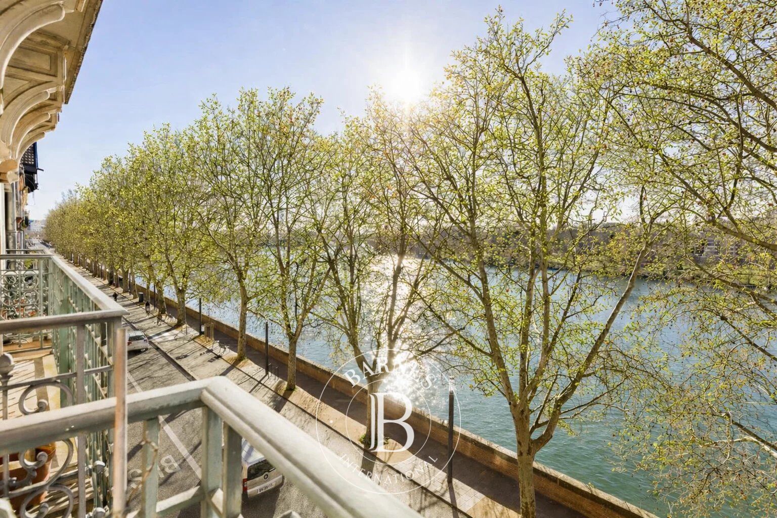 GARONNE RIVER VIEW, 153 M² FLAT WITH LIFT, 3 BEDROOMS - picture 2