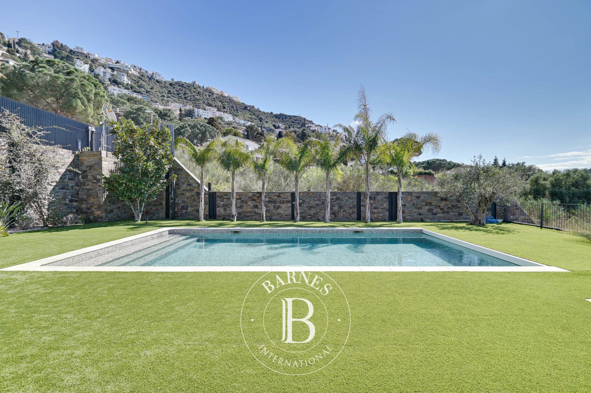 Exklusive Villa in Erster Meereslinie im Prestigeträchtigen Hafen von Roses - picture 3