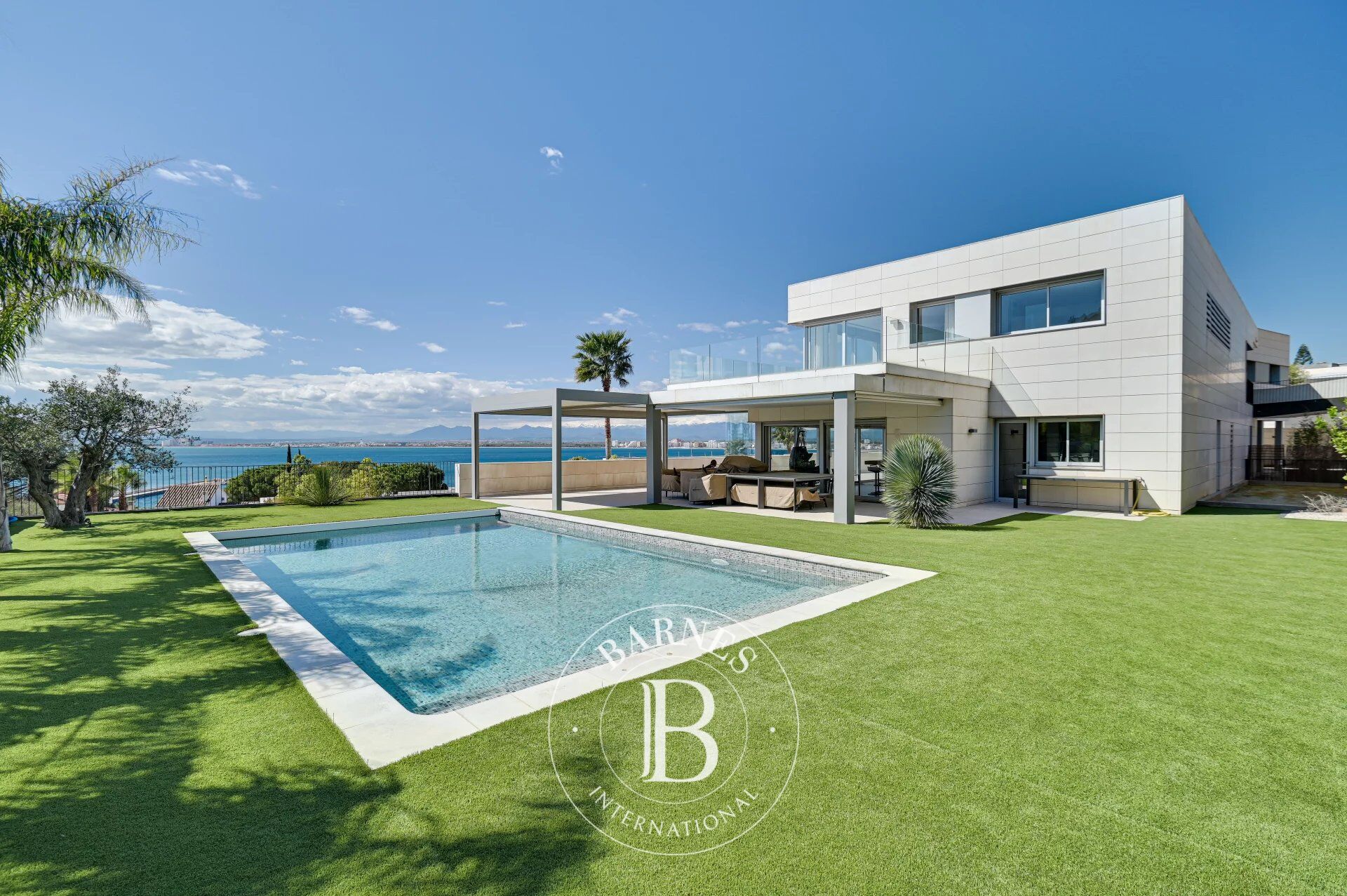 Exklusive Villa in Erster Meereslinie im Prestigeträchtigen Hafen von Roses - picture 1