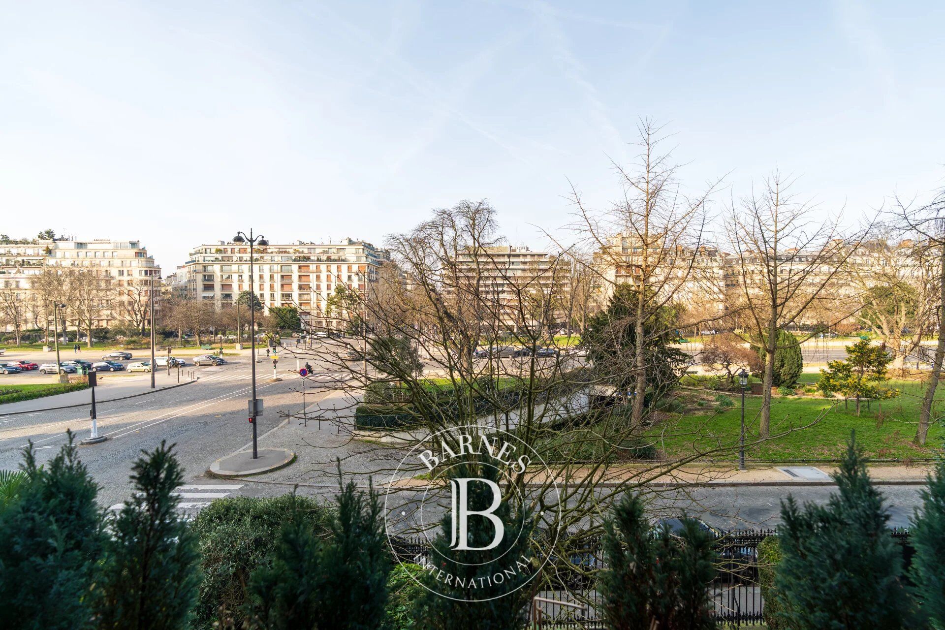 Paris 16- Foch - 2 bedrooms apartment - picture 2