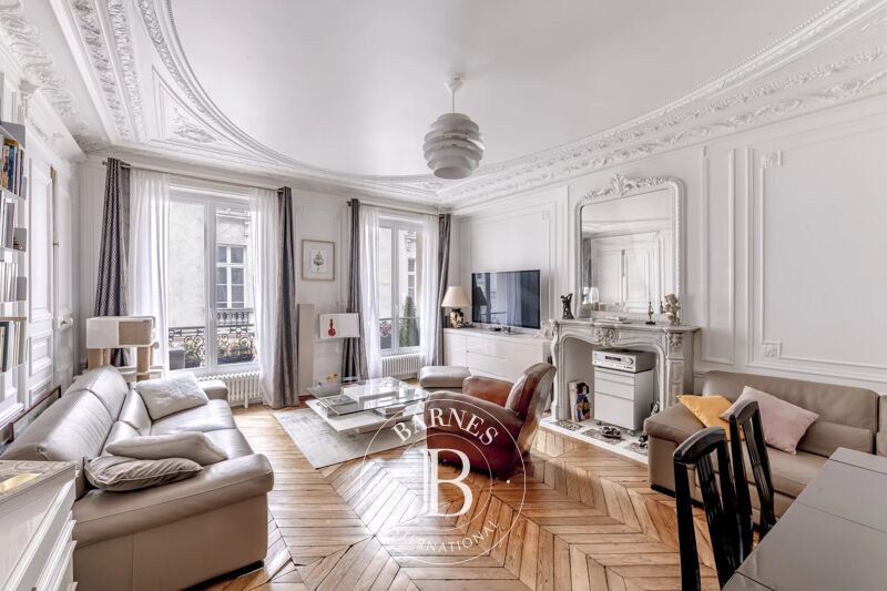 PARIS 9EME - CONDORCET/MAUBEUGE - ASCENSEUR - 3 CHAMBRES - BELLE RENOVATION