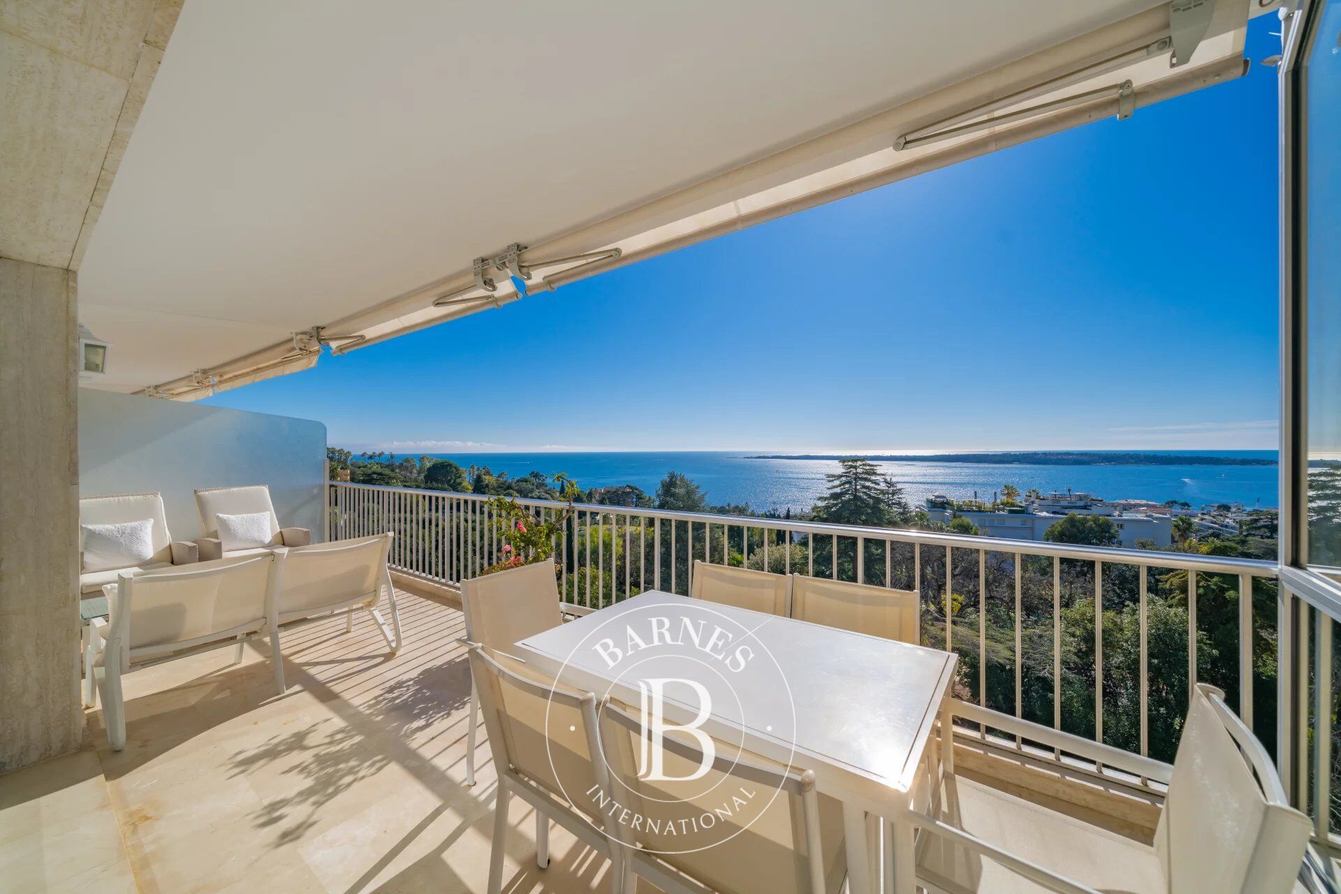 CANNES CALIFORNIE – BARE OWNERSHIP – 93-YEAR-OLD WOMAN – 2-BEDROOM APARTMENT – TERRACE – PANORAMIC SEA VIEW - picture 2
