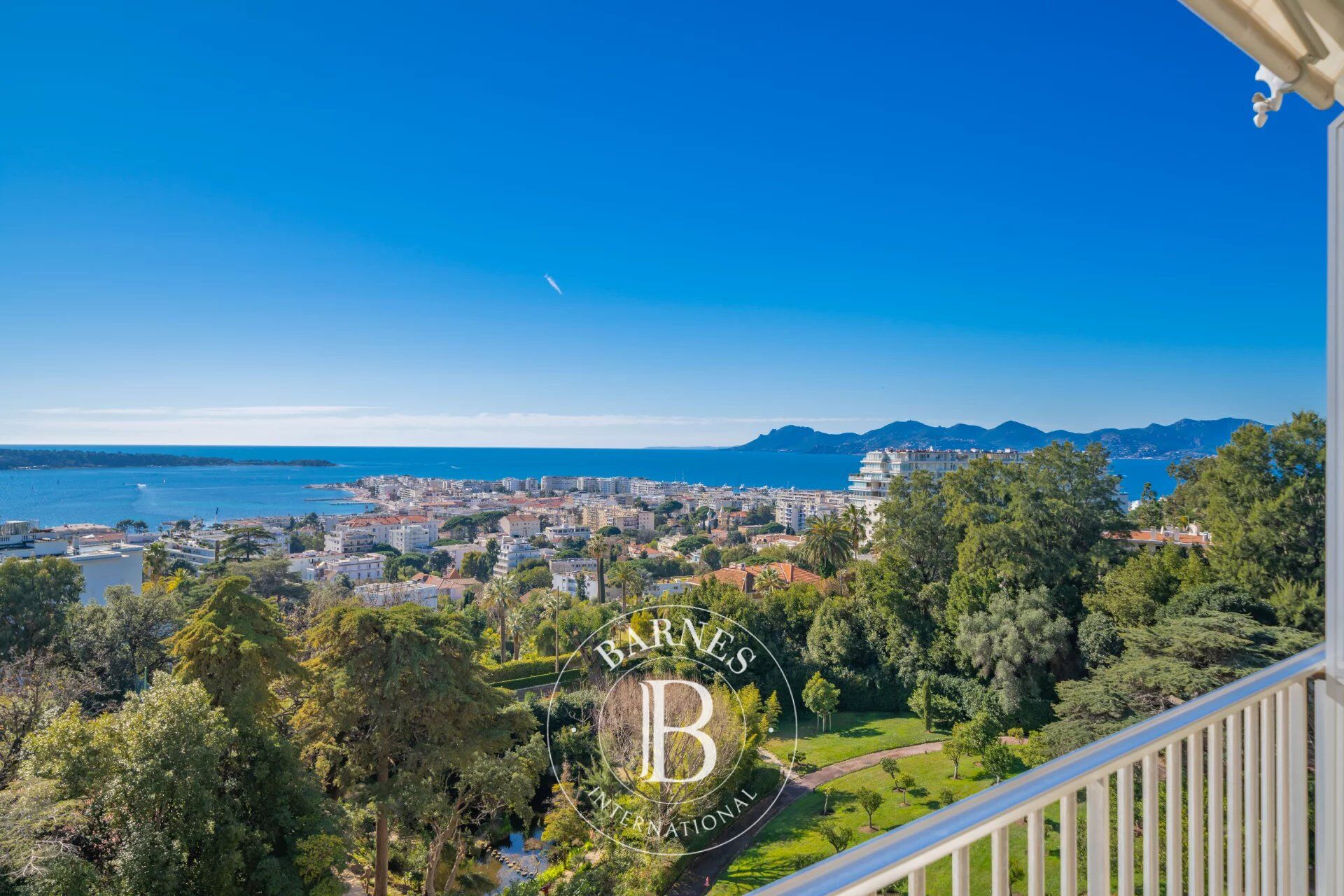 CANNES CALIFORNIE – BARE OWNERSHIP – 93-YEAR-OLD WOMAN – 2-BEDROOM APARTMENT – TERRACE – PANORAMIC SEA VIEW - picture 3