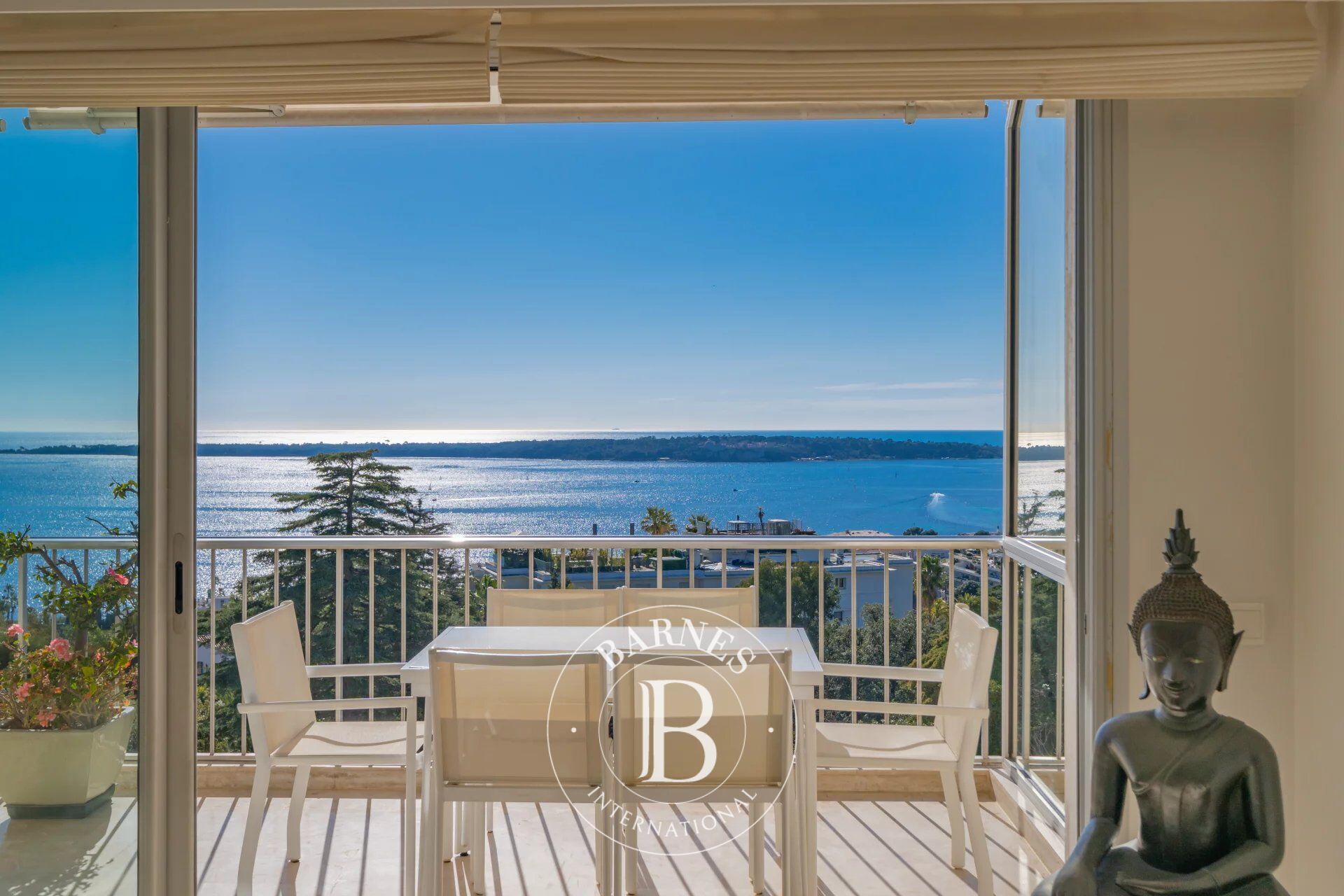 CANNES CALIFORNIE – BARE OWNERSHIP – 93-YEAR-OLD WOMAN – 2-BEDROOM APARTMENT – TERRACE – PANORAMIC SEA VIEW - picture 1