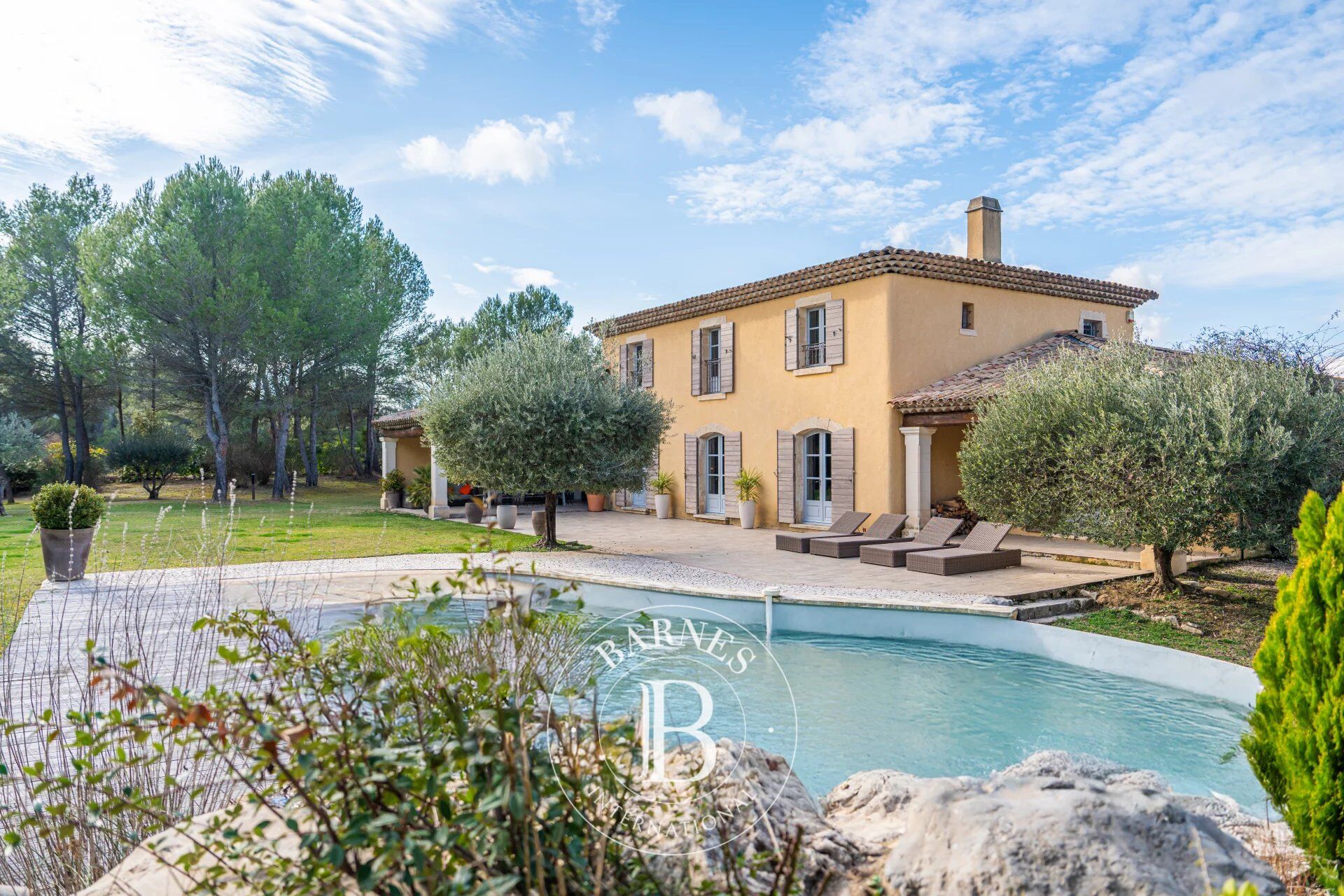 AIX-EN-PROVENCE NORTH - BASTIDE 250 SQM - 4 BEDROOMS - OFFICE - GARAGE - 6800 SQM GARDEN - SWIMMING POOL - picture 1