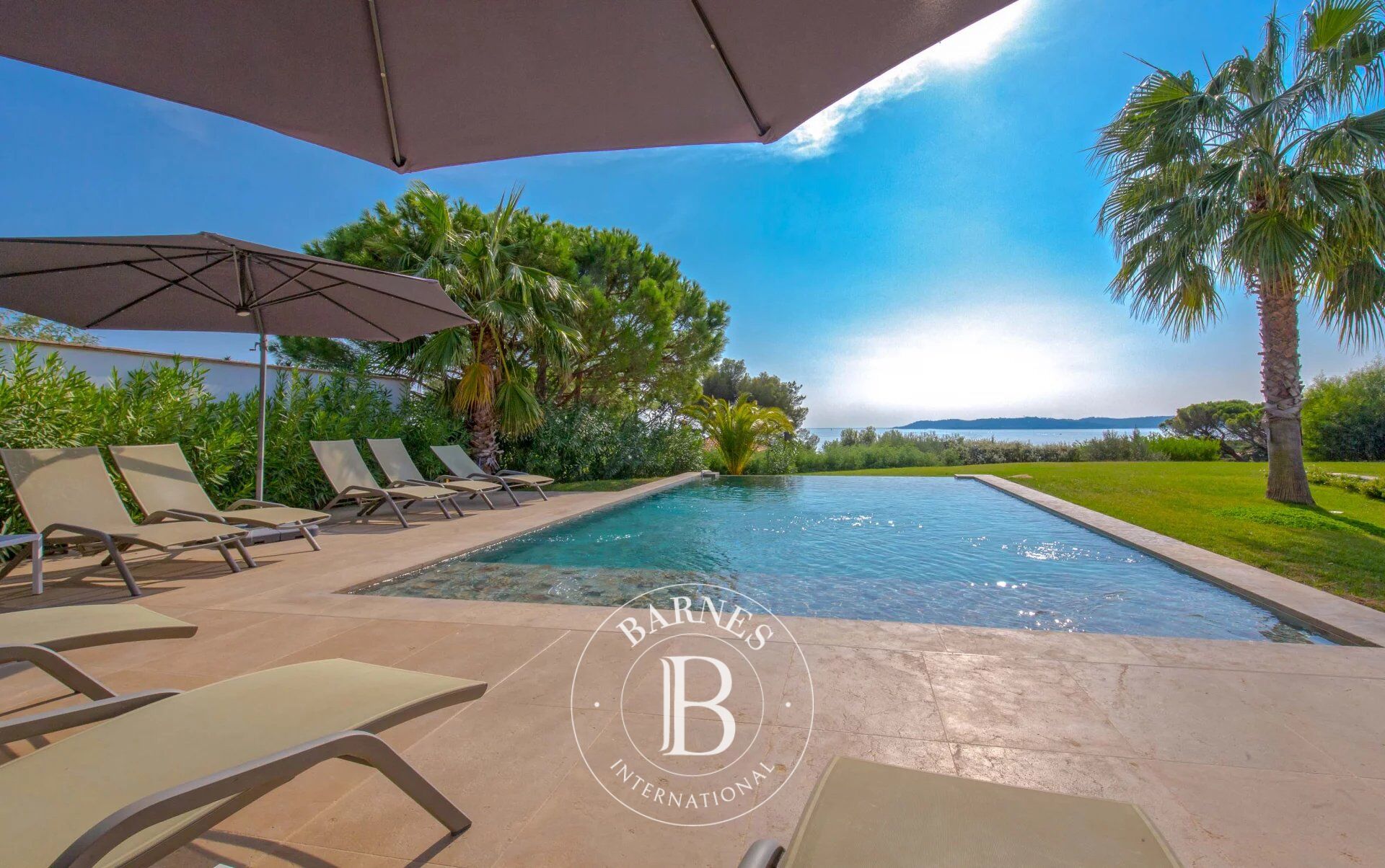 Villa Sainte-Maxime - picture 1