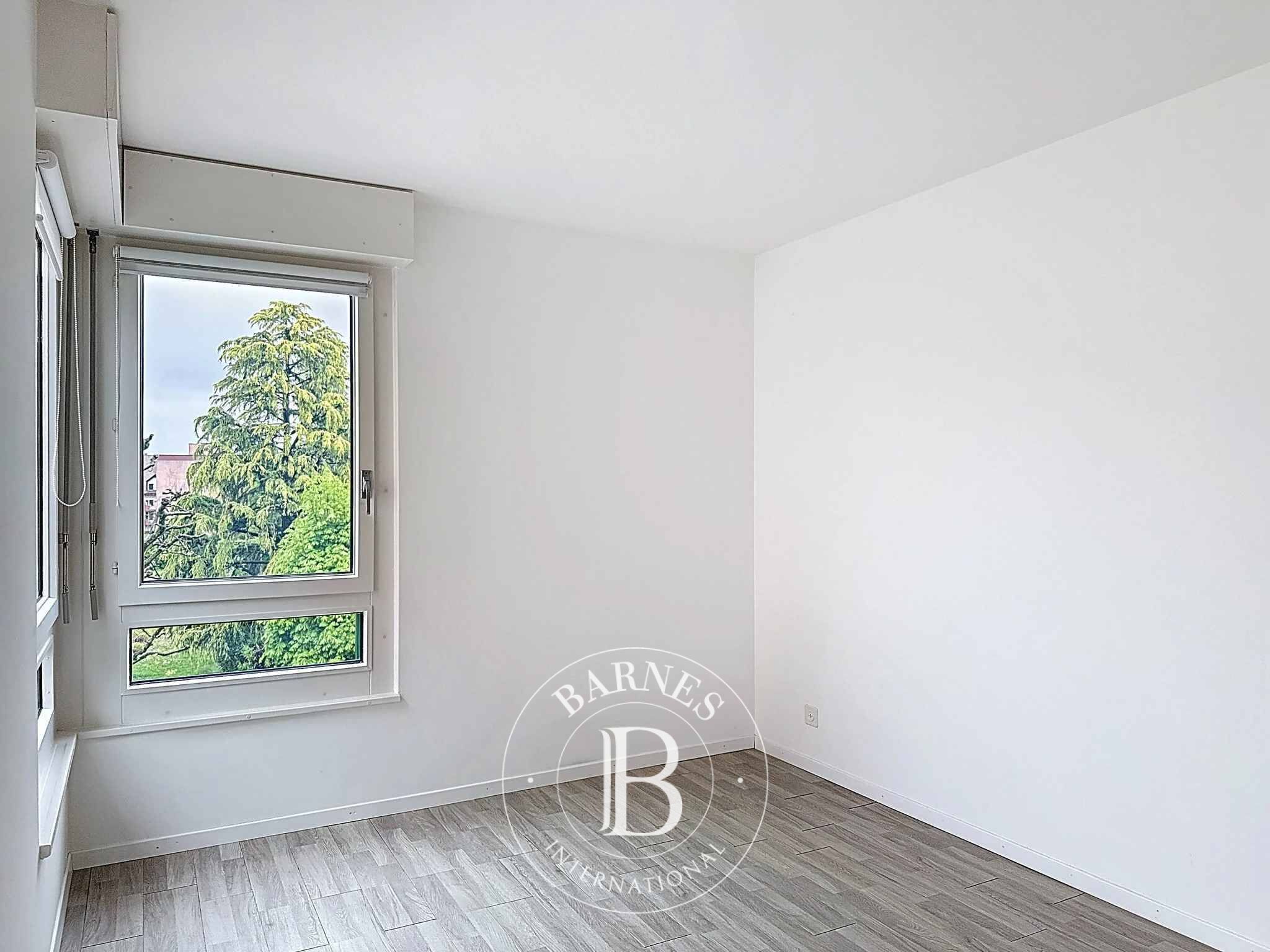 Daire Gland - picture 17