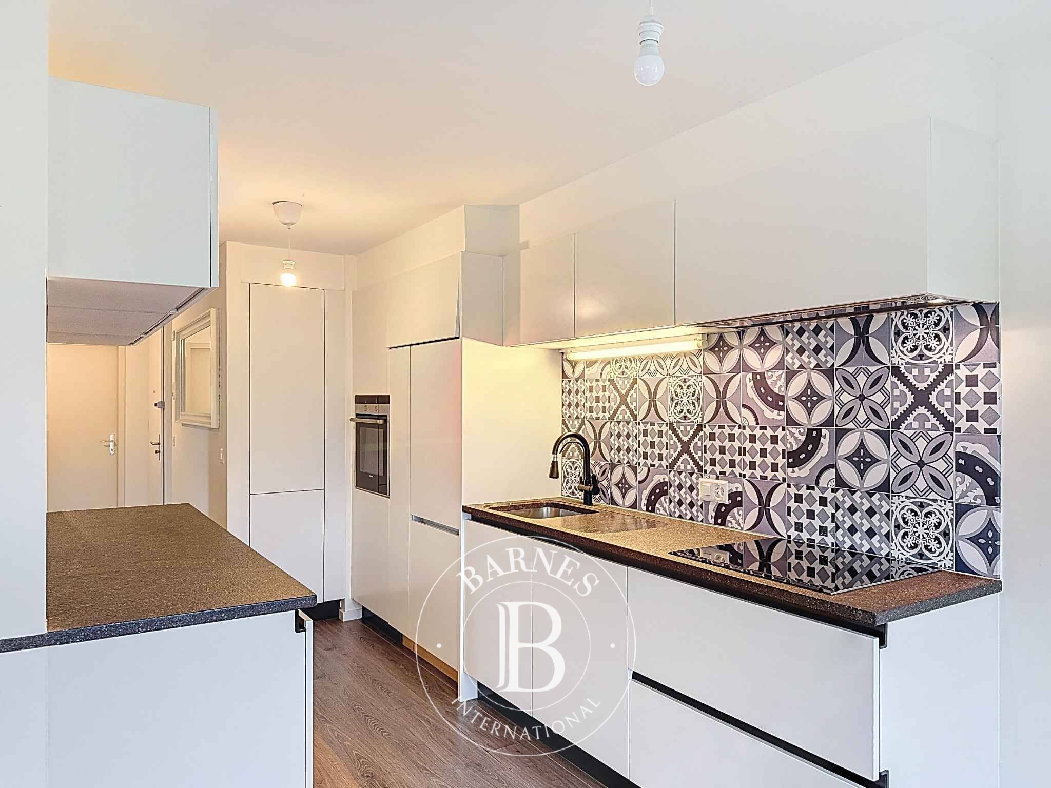 Daire Gland - picture 9