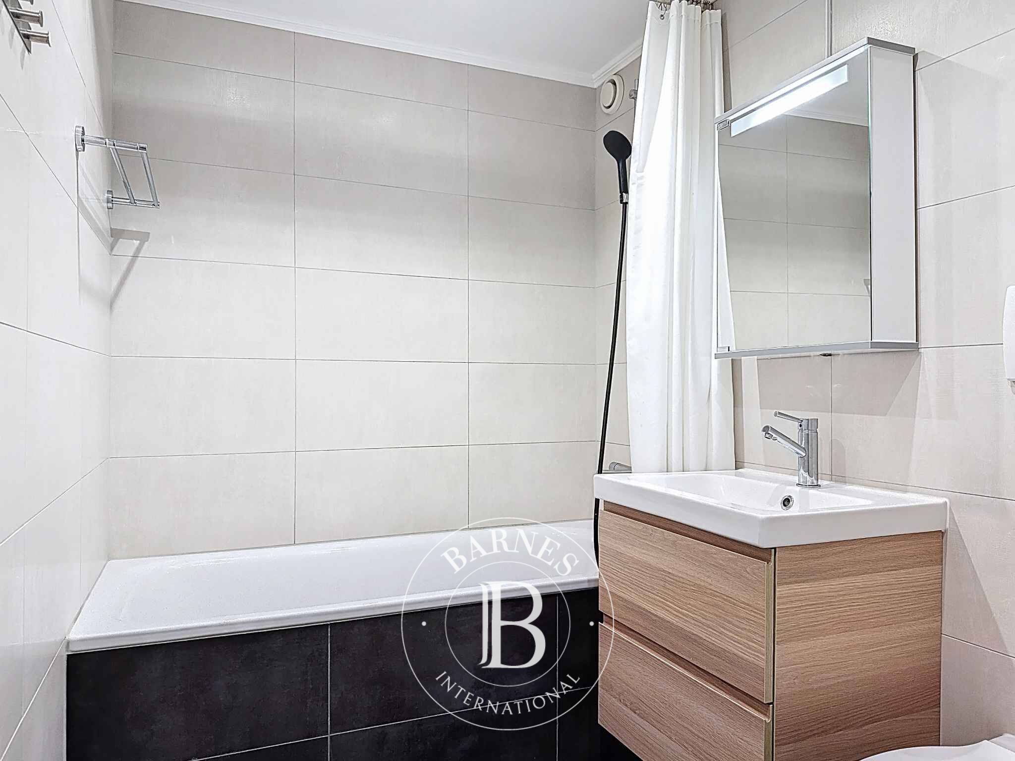 Daire Gland - picture 18