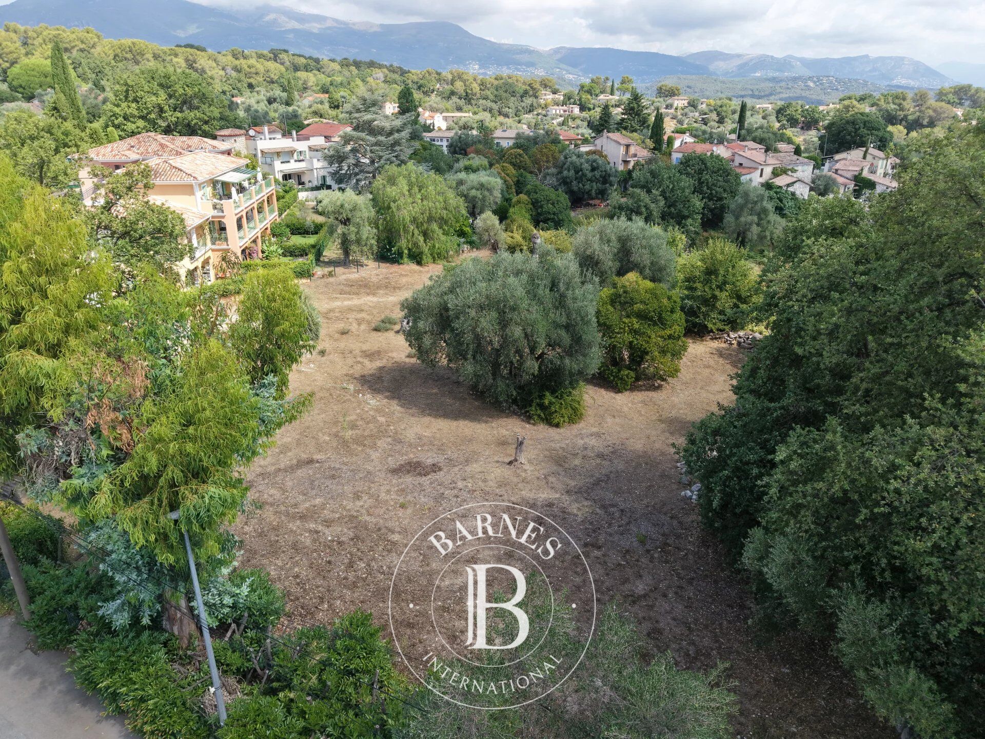 Arazi Roquefort-les-Pins - picture 20