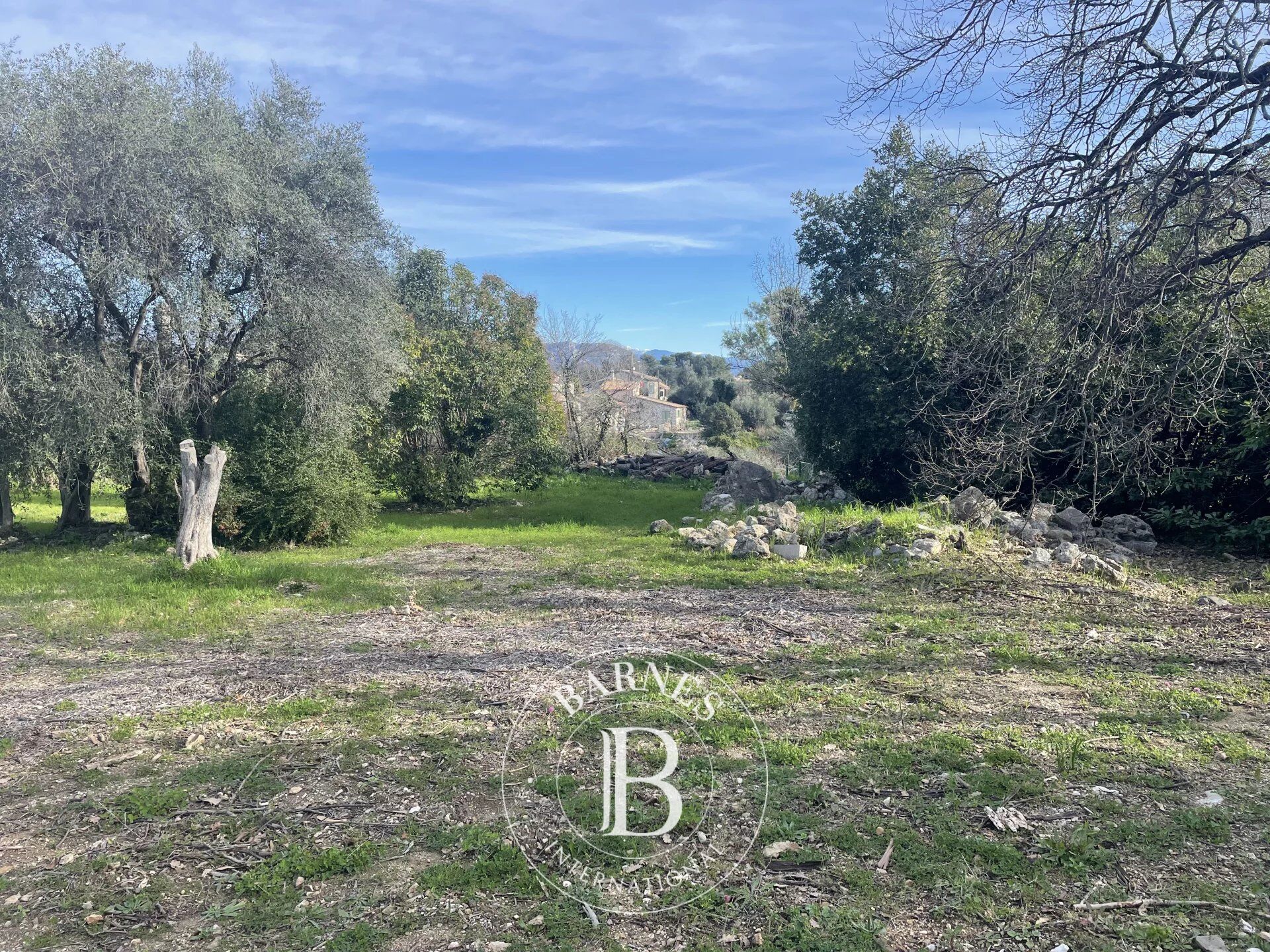 Arazi Roquefort-les-Pins