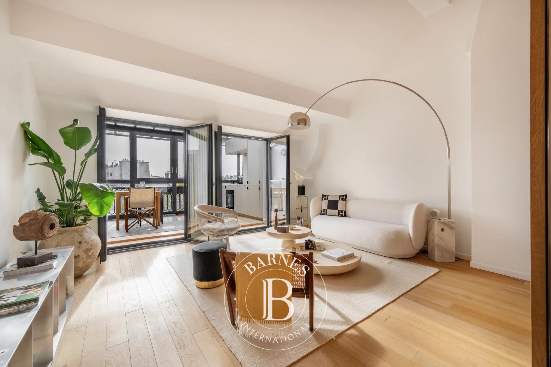 Apartment for sale - Paris 3 - Arts et Métiers - 1 bedroom - Top floor - Veranda - BARNES exclusive listing - OFF MARKET - picture 3