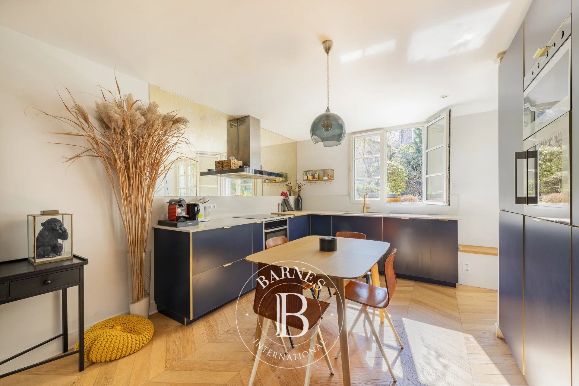 PARIS 18 - MONTMARTRE / JUNOT : ATELIER TRAVERSANT VUES CIEL ET JARDINS - 2 CHAMBRES - BELLES PRESTATIONS - CALME ET SOLEIL - picture 3