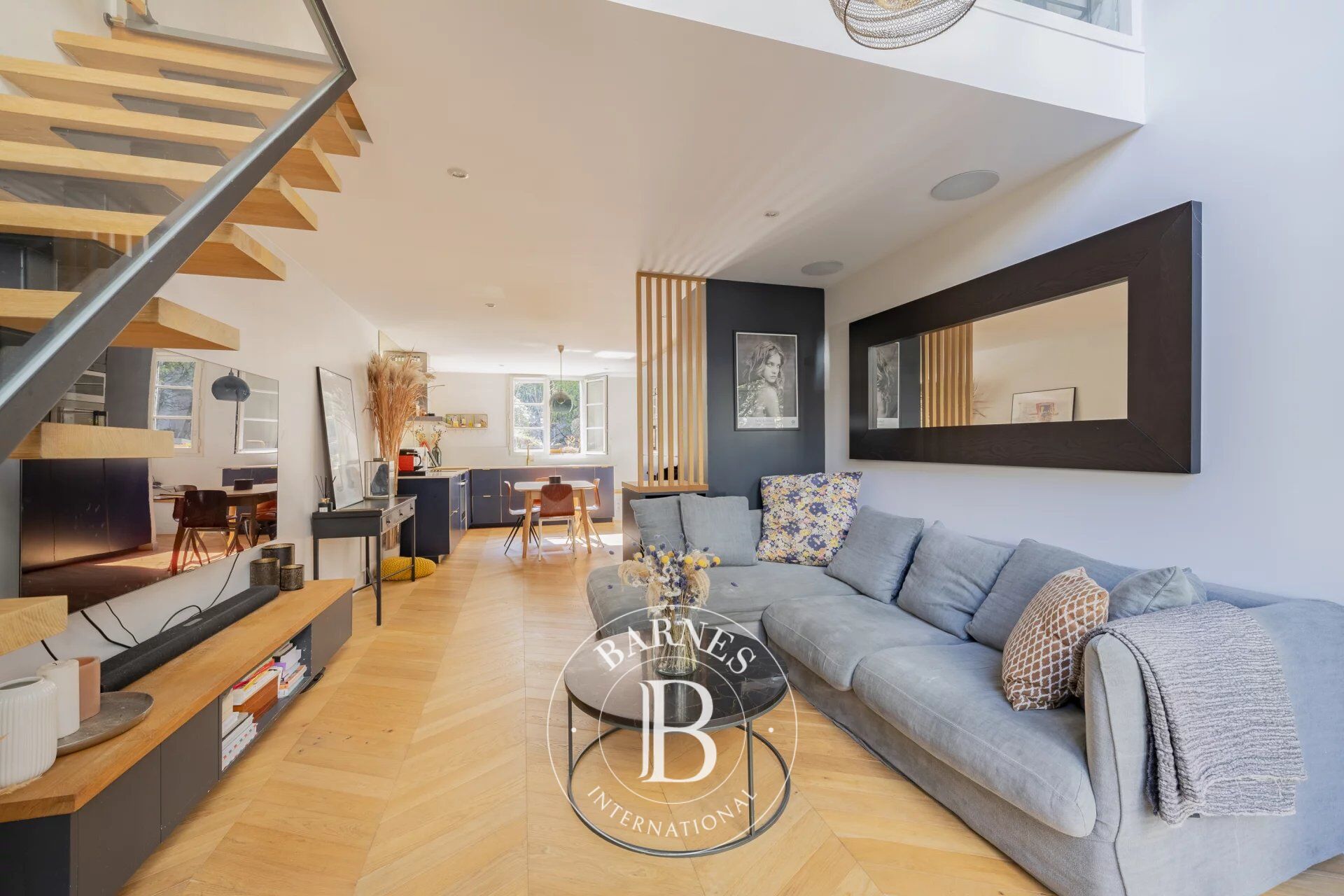 PARIS 18 - MONTMARTRE / JUNOT : ATELIER TRAVERSANT VUES CIEL ET JARDINS - 2 CHAMBRES - BELLES PRESTATIONS - CALME ET SOLEIL - picture 2