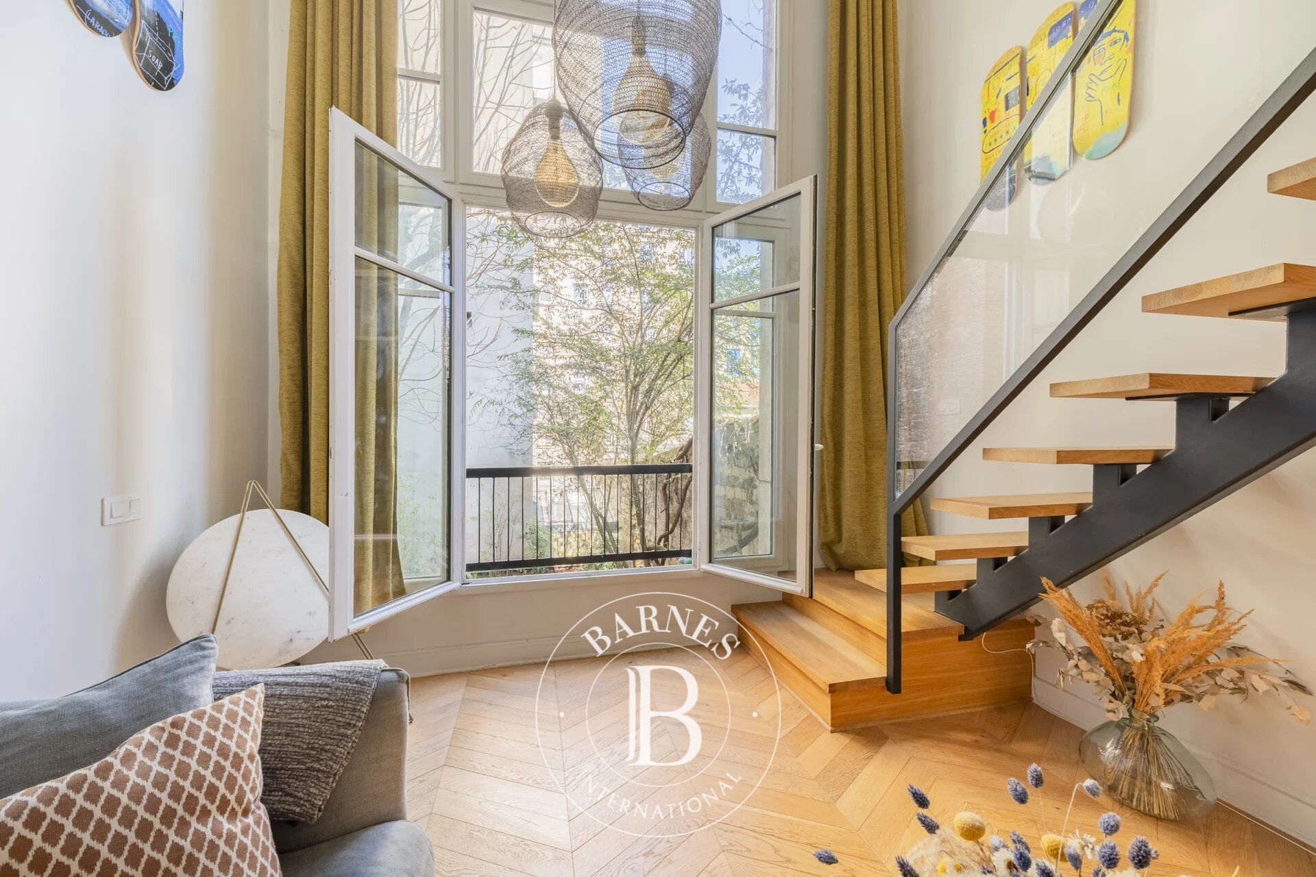 PARIS 18 - MONTMARTRE / JUNOT : ATELIER TRAVERSANT VUES CIEL ET JARDINS - 2 CHAMBRES - BELLES PRESTATIONS - CALME ET SOLEIL - picture 1