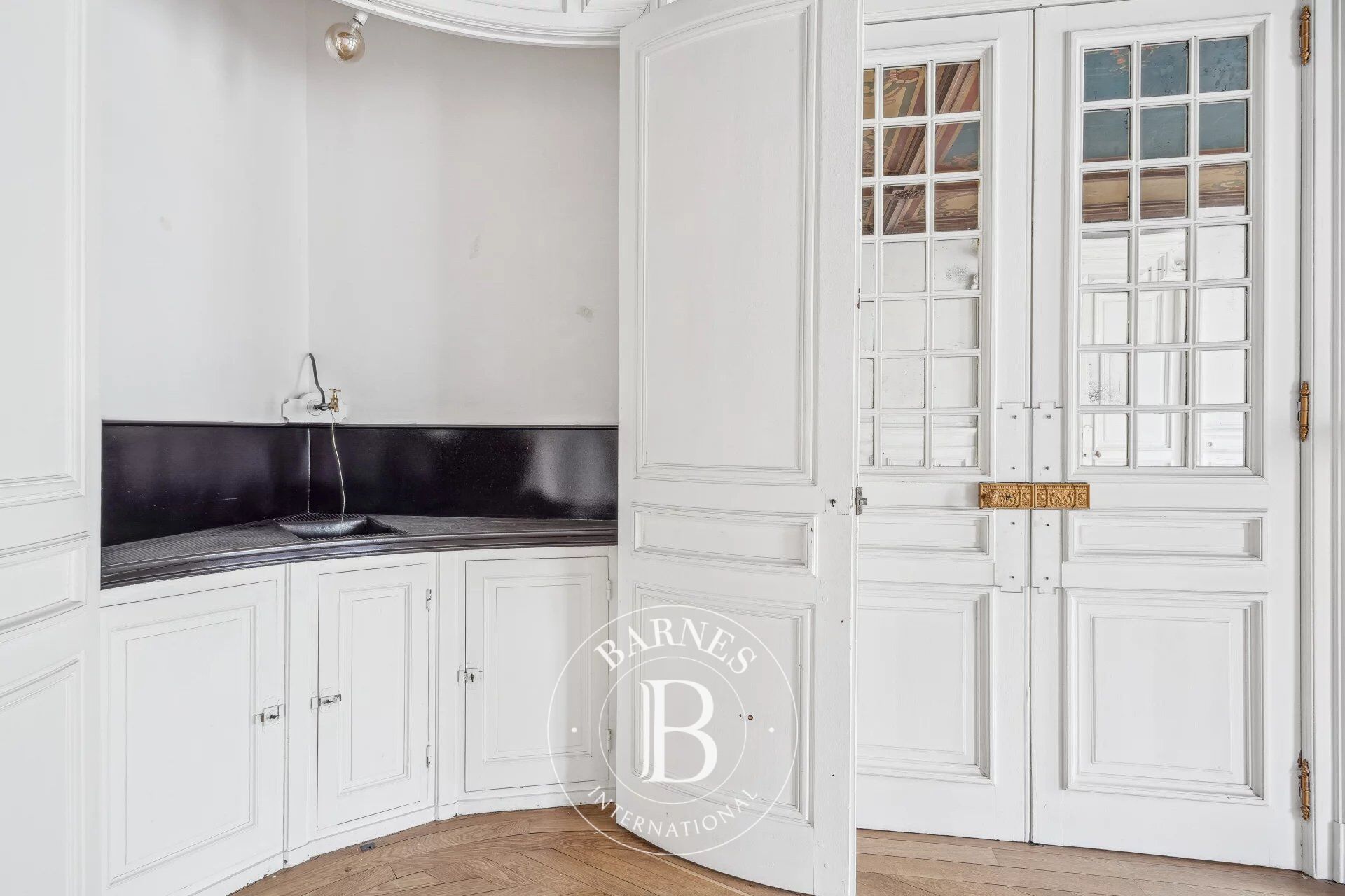 Lyon 3 - Garibaldi- Bourgeois apartment 240 sqm - 5 bedrooms - 1 attic - 2 cellars - 2 garages - picture 2