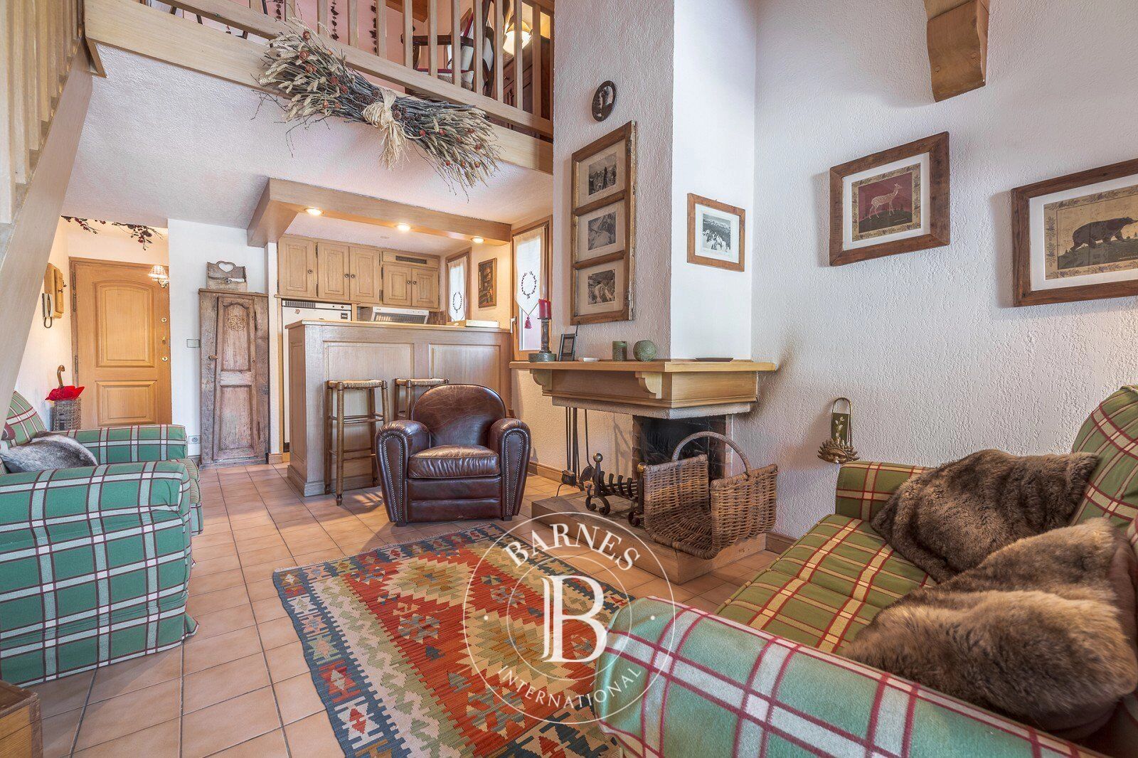 EXCLUSIVE – Duplex Apartment with Renovation Potential – Pettoreaux Area - picture 2