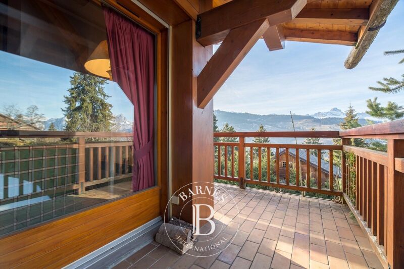 EXCLUSIVE – Duplex Apartment with Renovation Potential – Pettoreaux Area