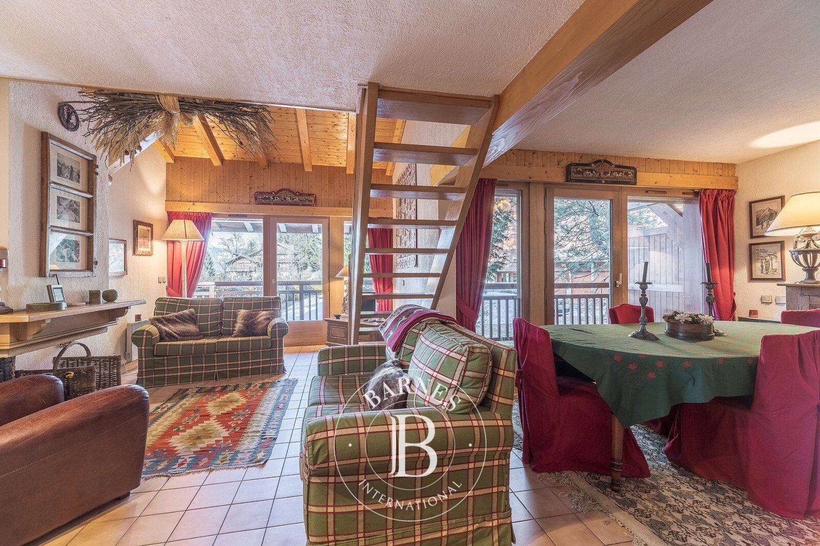 EXCLUSIVE – Duplex Apartment with Renovation Potential – Pettoreaux Area - picture 3