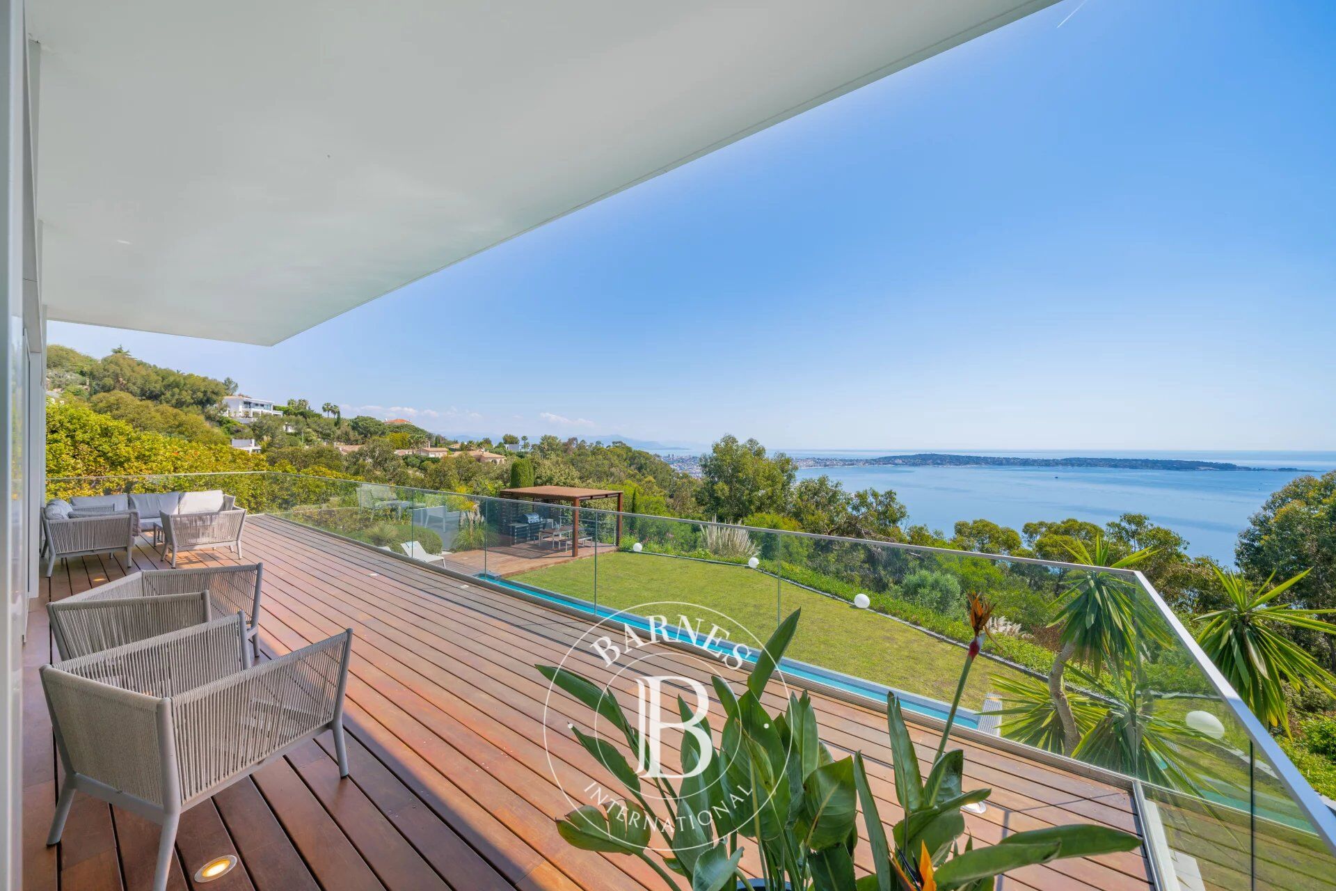 SUPER CANNES - MODERN VILLA WITH PANORAMIC VIEW - 6 BEDROOMS - picture 3