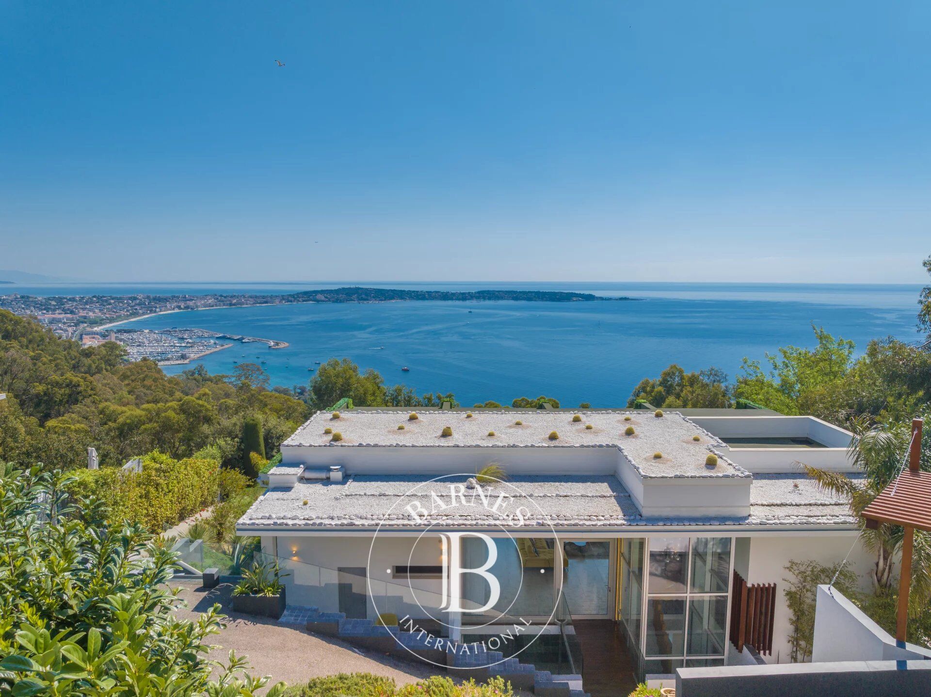 SUPER CANNES - MODERN VILLA WITH PANORAMIC VIEW - 6 BEDROOMS - picture 2