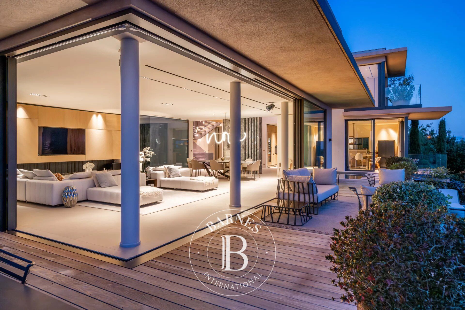 PROCHE DE CANNES - VILLA CONTEMPORAINE NEUVE - VUE MER PANORAMIQUE - picture 1