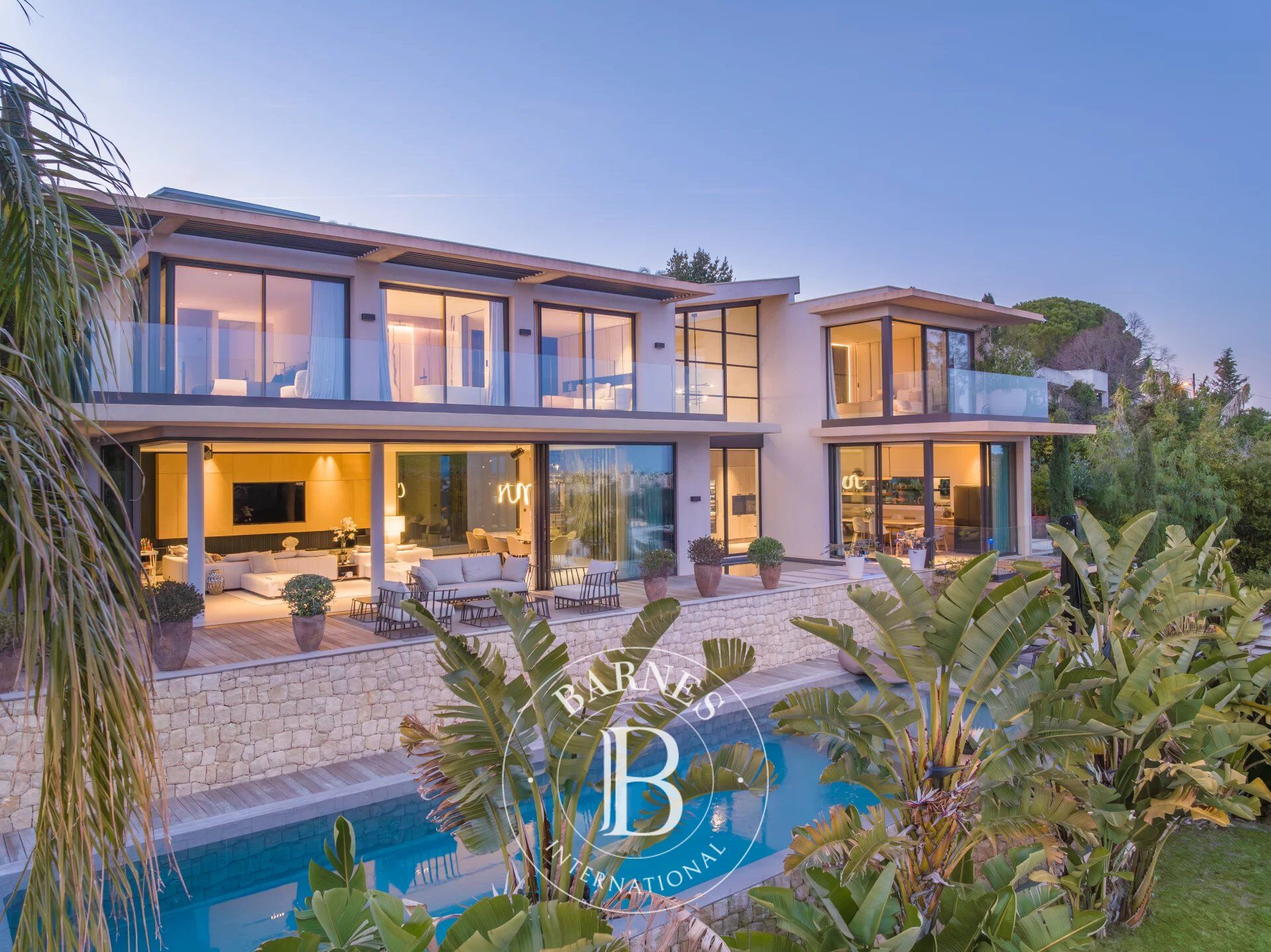 NEAR CANNES - NEW CONTEMPORARY VILLA WITH PANORAMIC SEA VIEW - picture 1