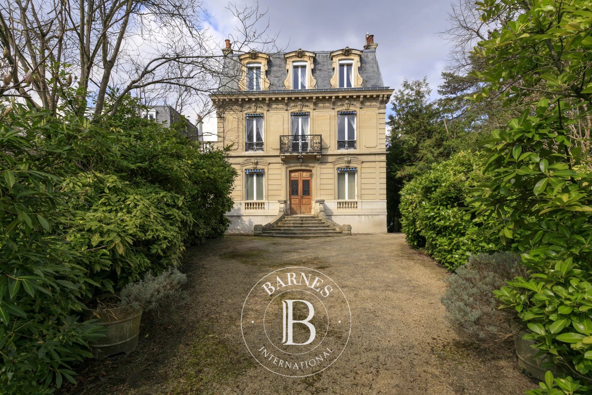 Chatou (Croissy side), magnificent mansard-roof house, 311m² (3,348 sq ft) living space + basement and annexe - 10 main rooms / 7 bedrooms, on 2,031m² (21,862 sq ft) of land. - picture 1