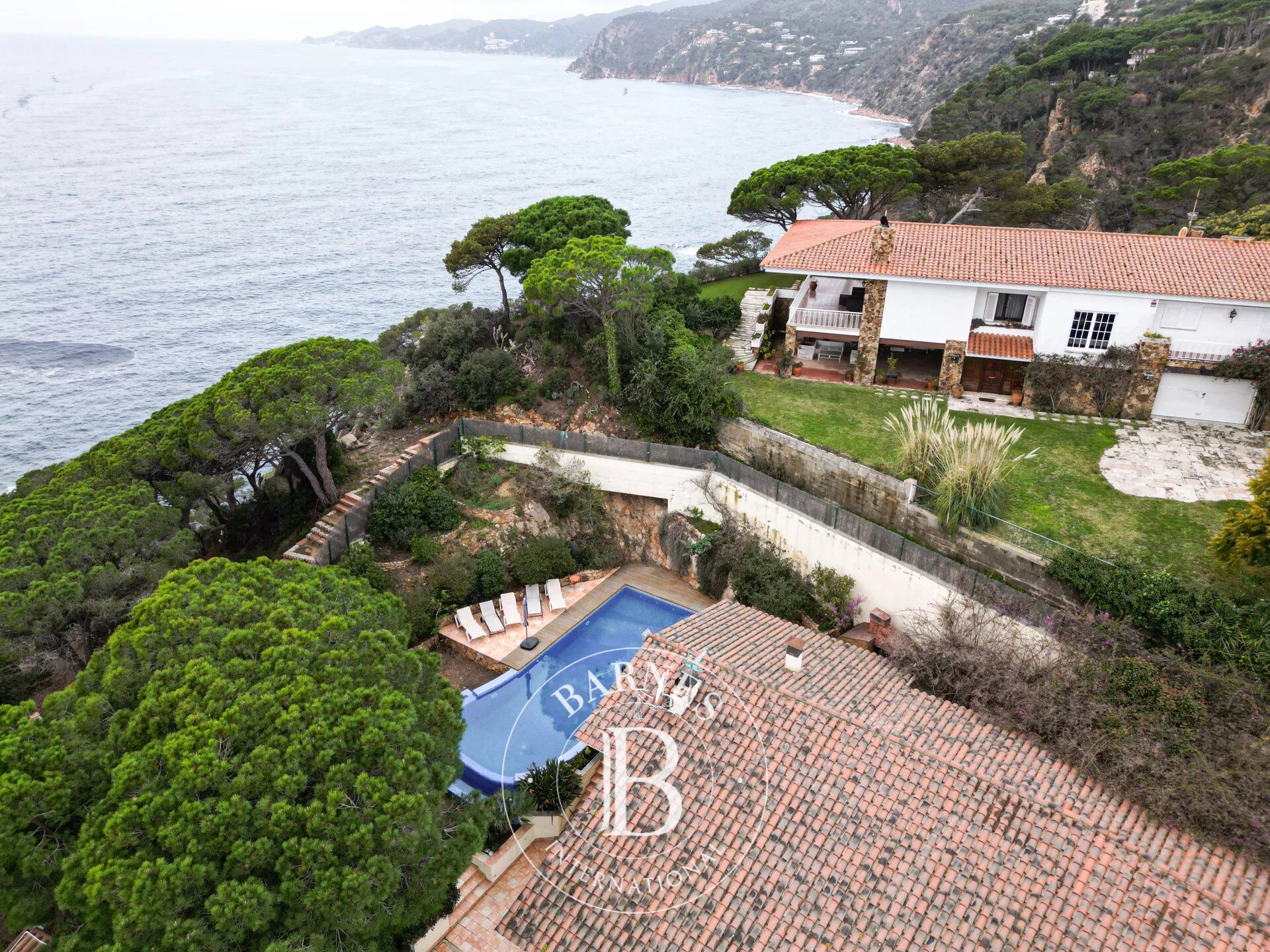 Magnífica villa con vistas al mar en la Costa Brava. - picture 2
