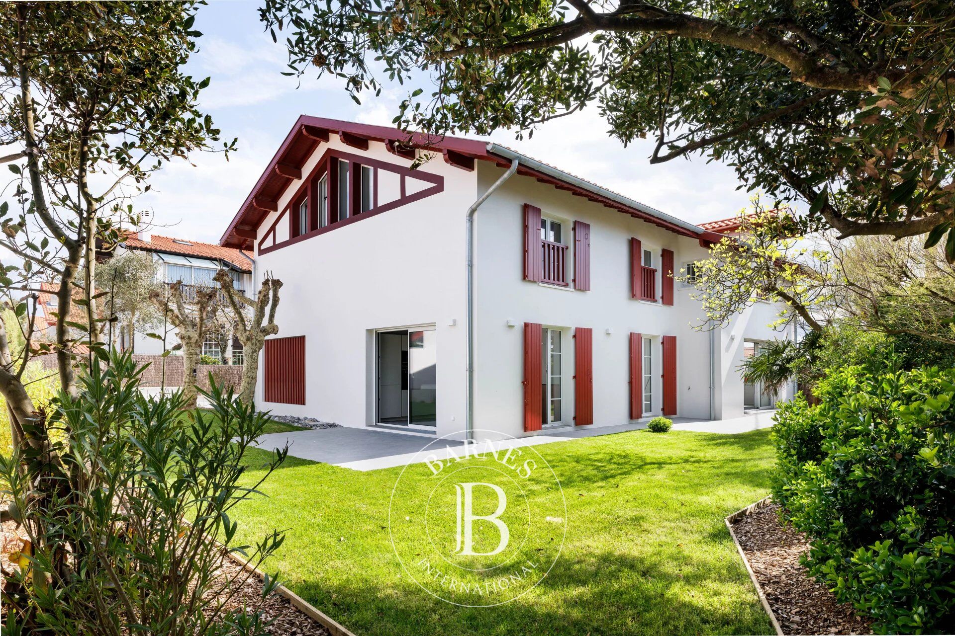 BIARRITZ - BEAURIVAGE, VILLA ENTIÈREMENT RÉNOVEE DE 235 M² - picture 1