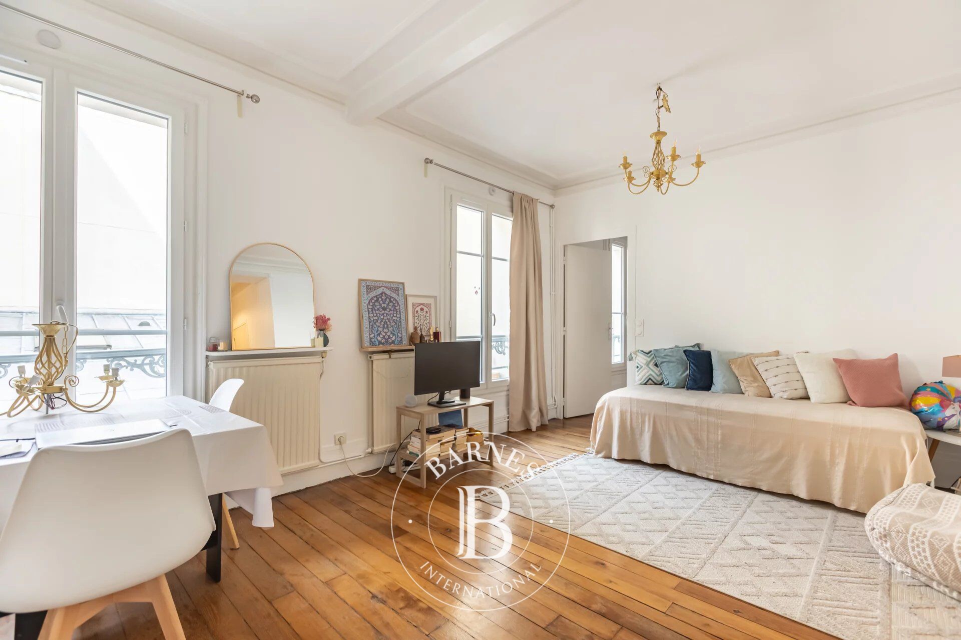 Batignolles - Spacious living room - Optimised floor plan - Ideal investment - picture 1