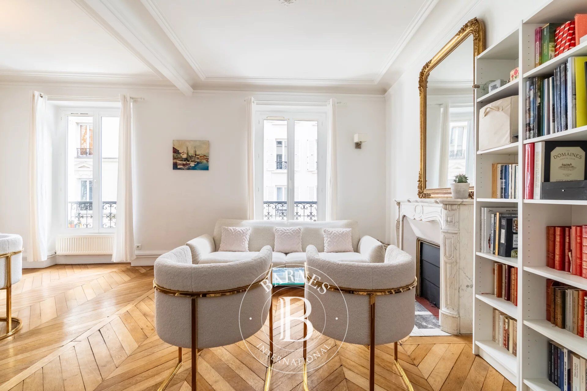 Levallois-Anatole France - 2-bedroom apartment - Period charm Close to the shops and Metro line 3 - picture 3