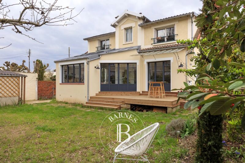 Bas de Chatou (quartier Brimont), maison ancienne rénovée en 2023 de 200 m² hab environ -  6 chambres.