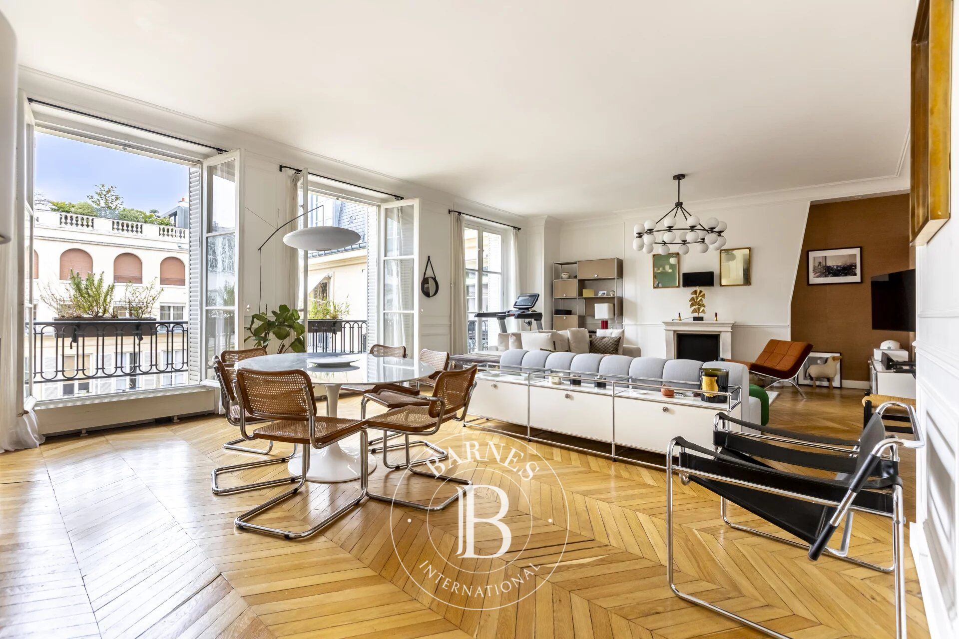 Exclusivité - Paris 1er Place Vendôme / marché Saint-Honoré - 5ème étage rénové - 3 chambres - picture 1