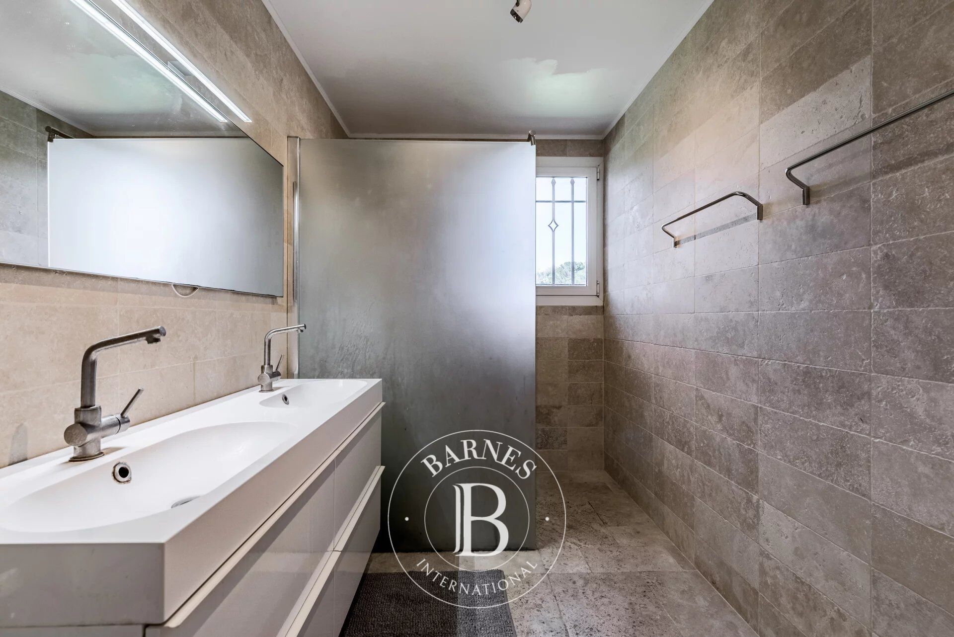 Ev Mougins - picture 16