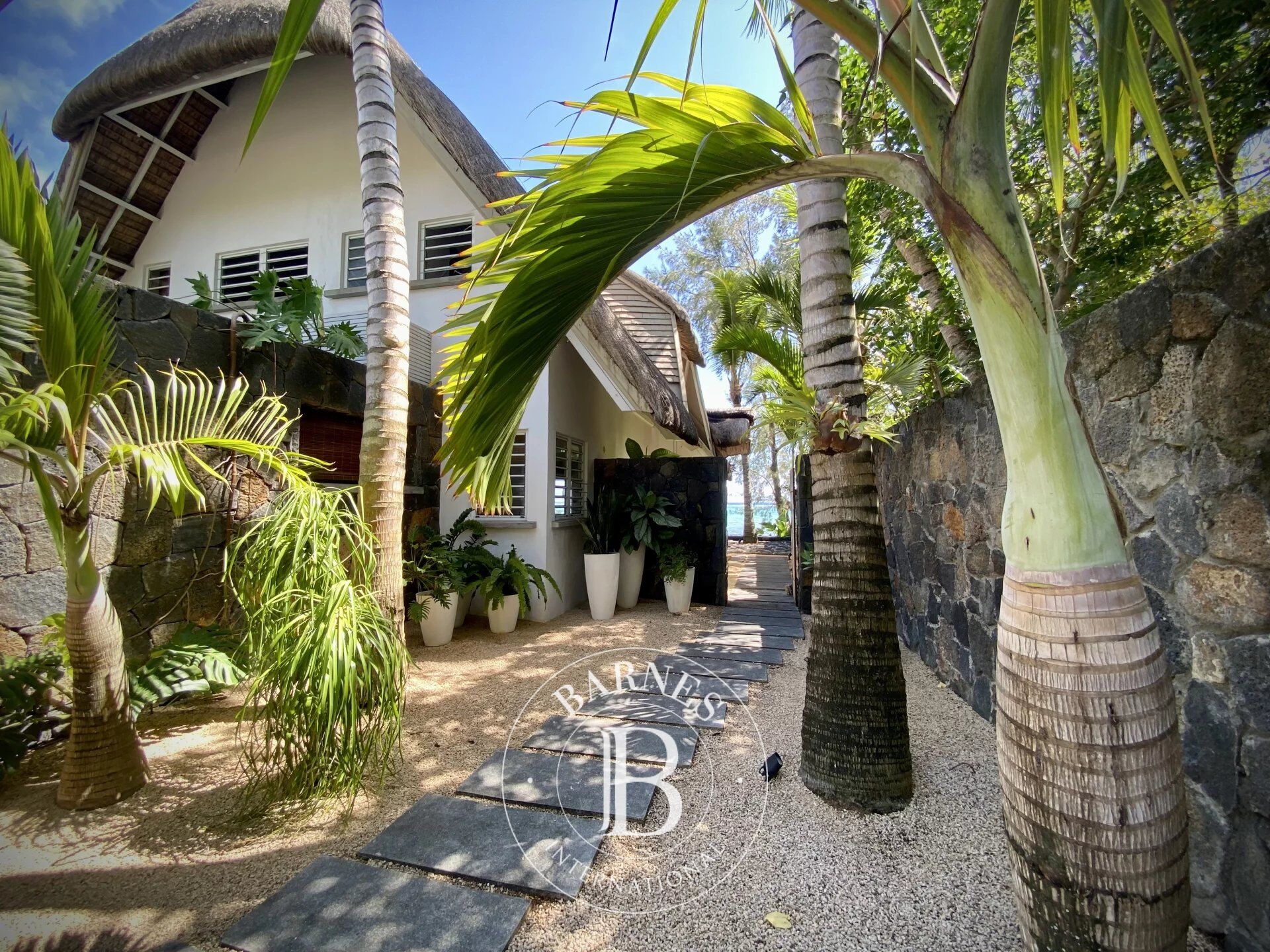 ROCHES NOIRES – Beachfront villa with panoramic lagoon view – 3 bedrooms - picture 1