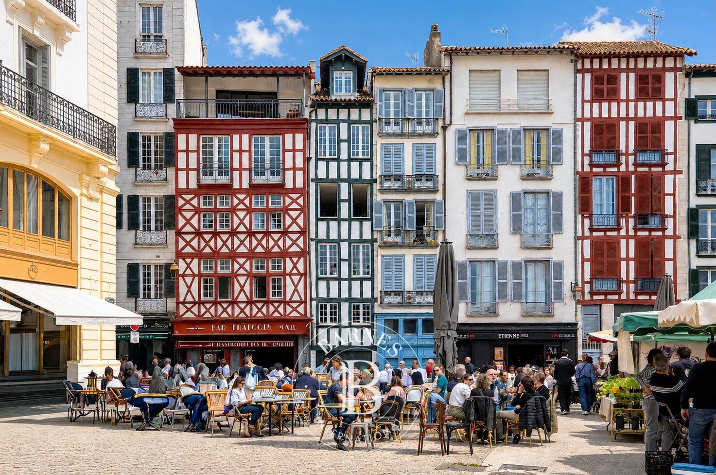 BAYONNE LES HALLES, MAISON ET LOCAL COMMERCIAL - picture 1