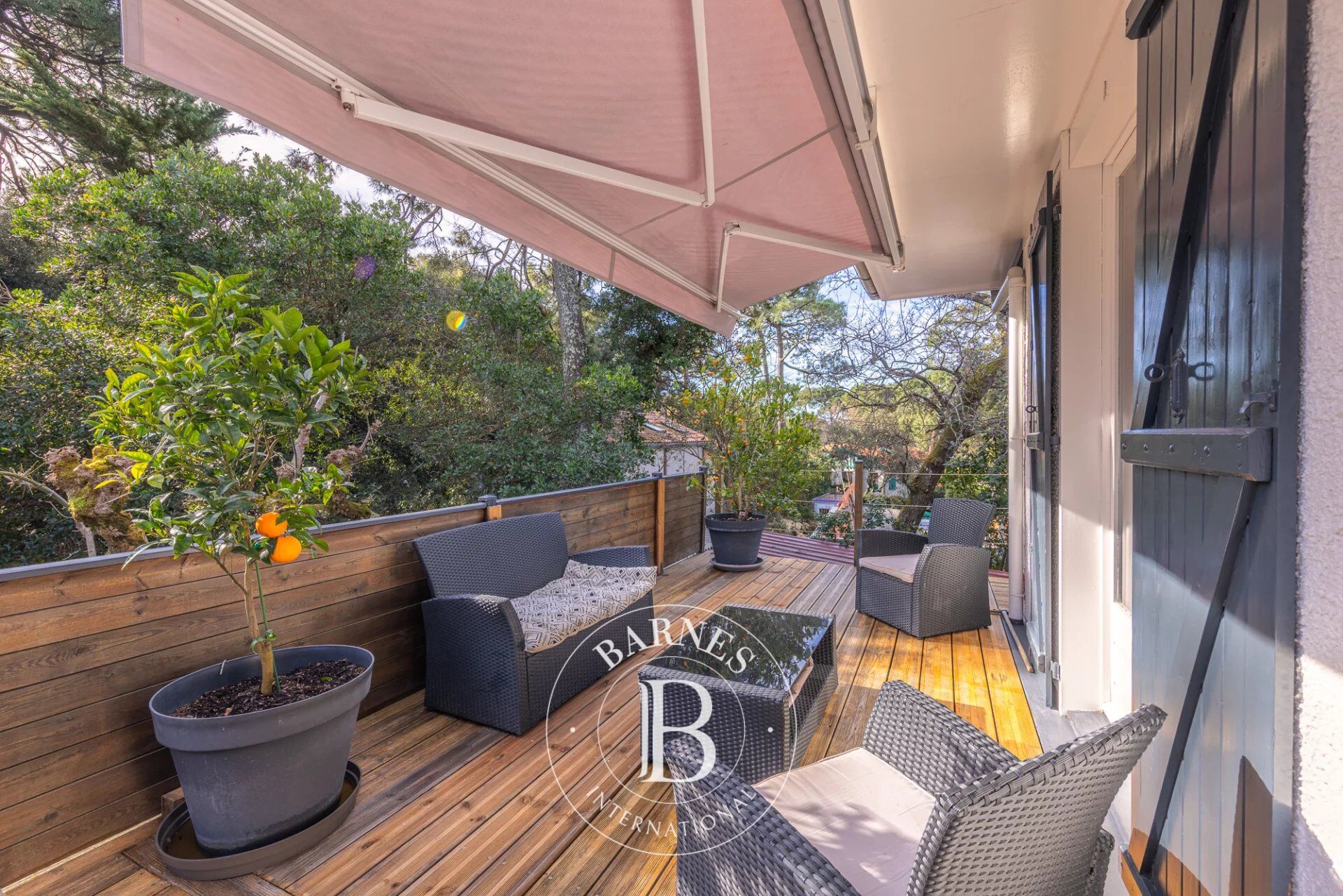 VILLA IN THE HEART OF MOULLEAU WITH 5 BEDROOMS AND GARAGE IN PYLA-SUR-MER - picture 2