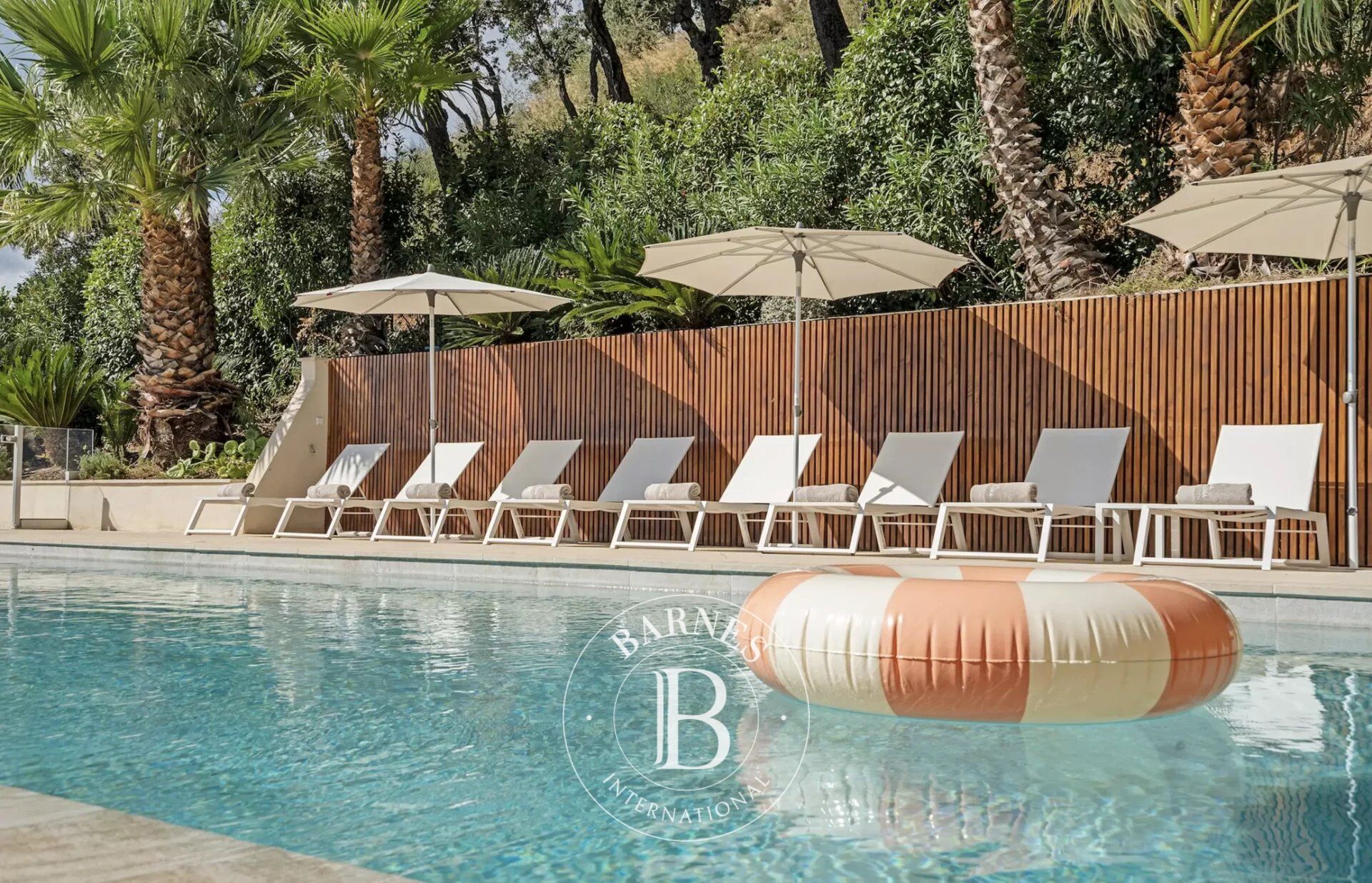 GRIMAUD - VILLA 7 CHAMBRES - PISCINE - picture 3