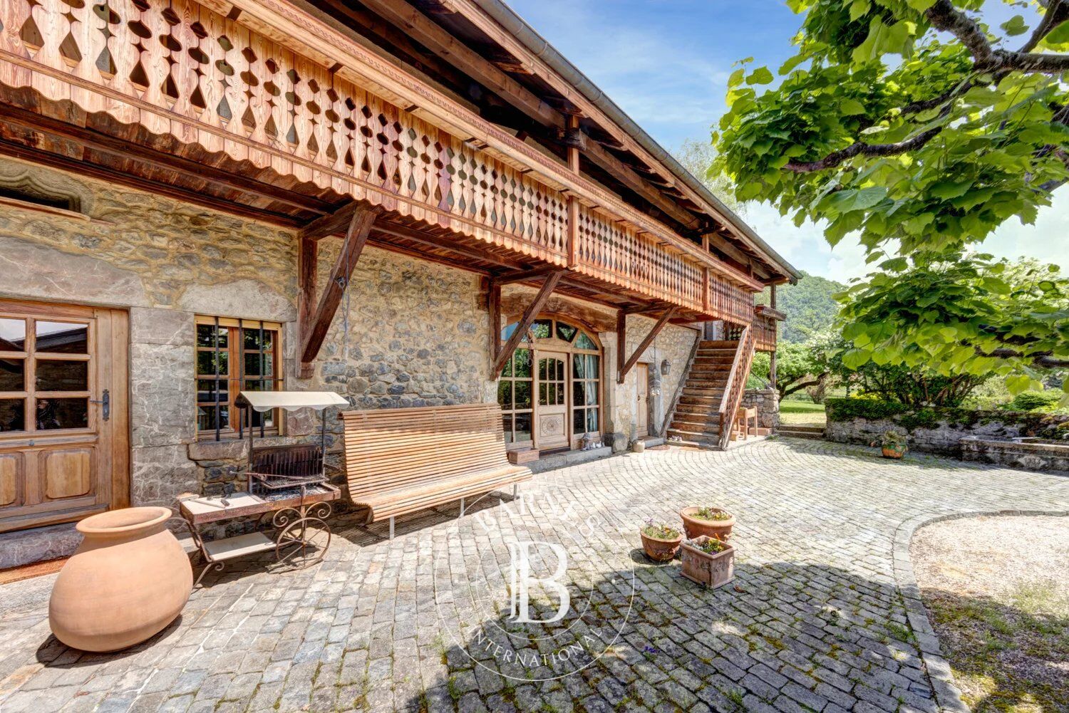 EXCEPTIONAL PROPERTY - VILLE-EN-SALLAZ - 5 BEDROOMS - picture 2